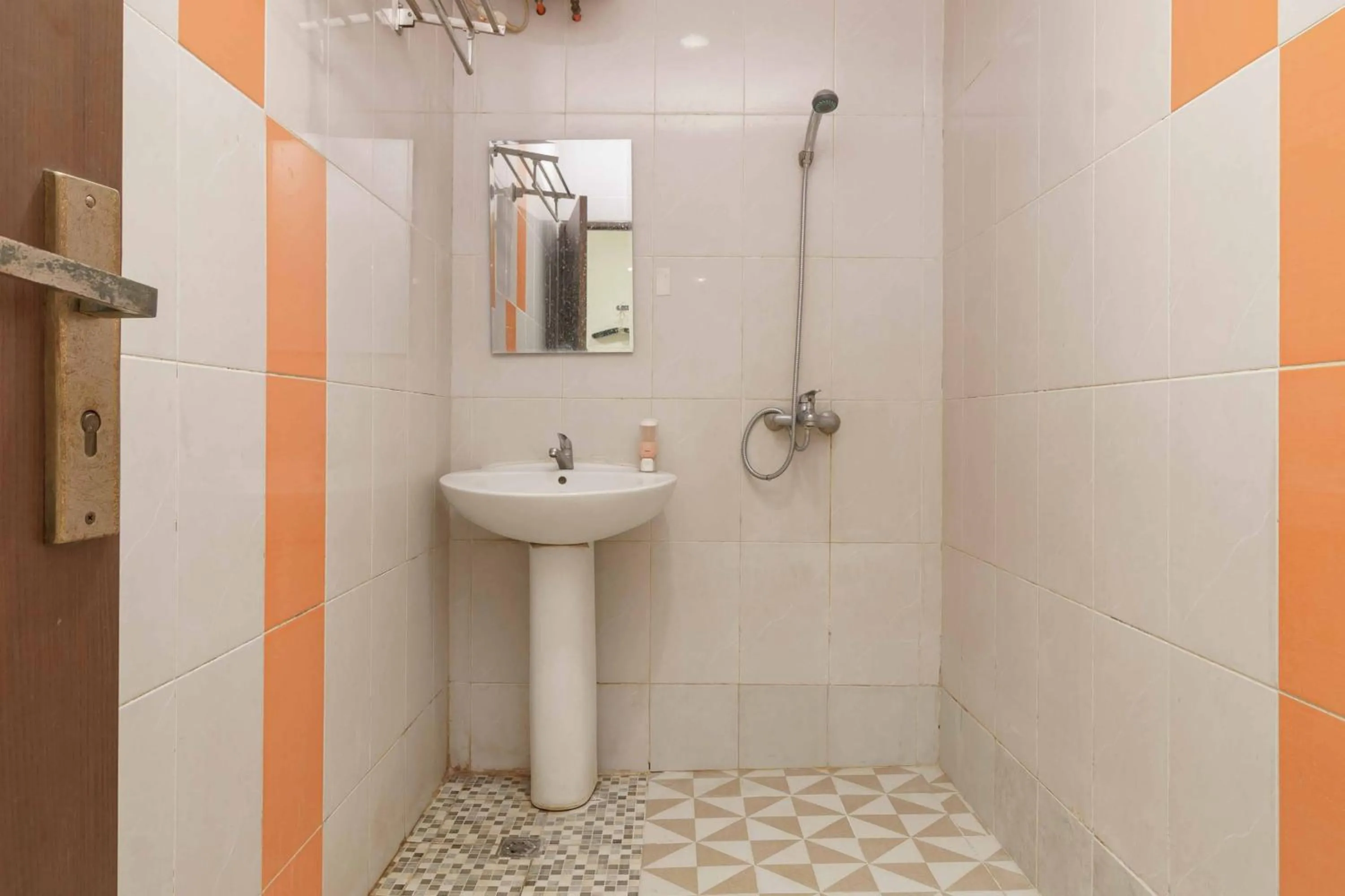 Bathroom in RedDoorz near City Walk Lippo Cikarang