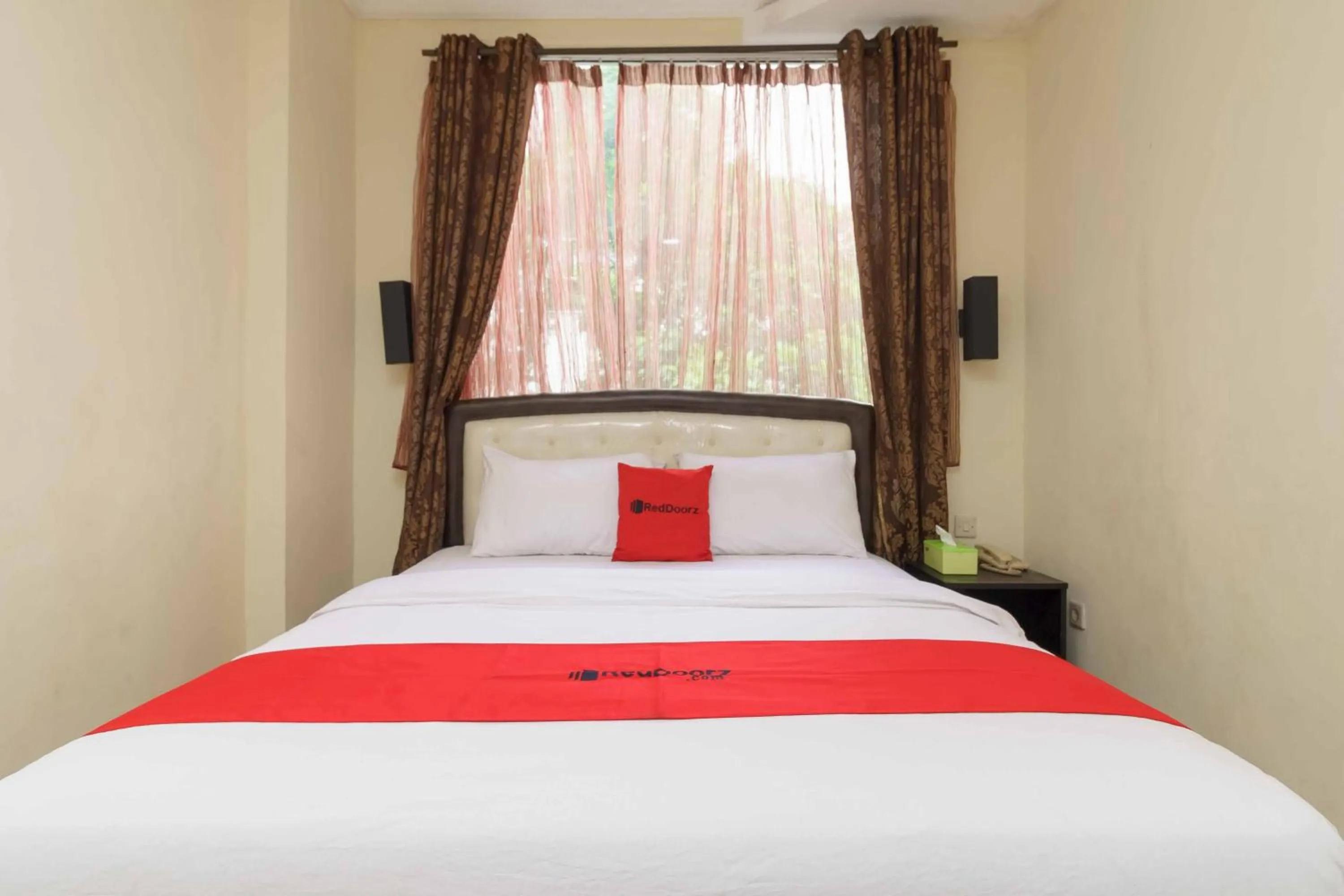 Bedroom, Bed in RedDoorz near City Walk Lippo Cikarang