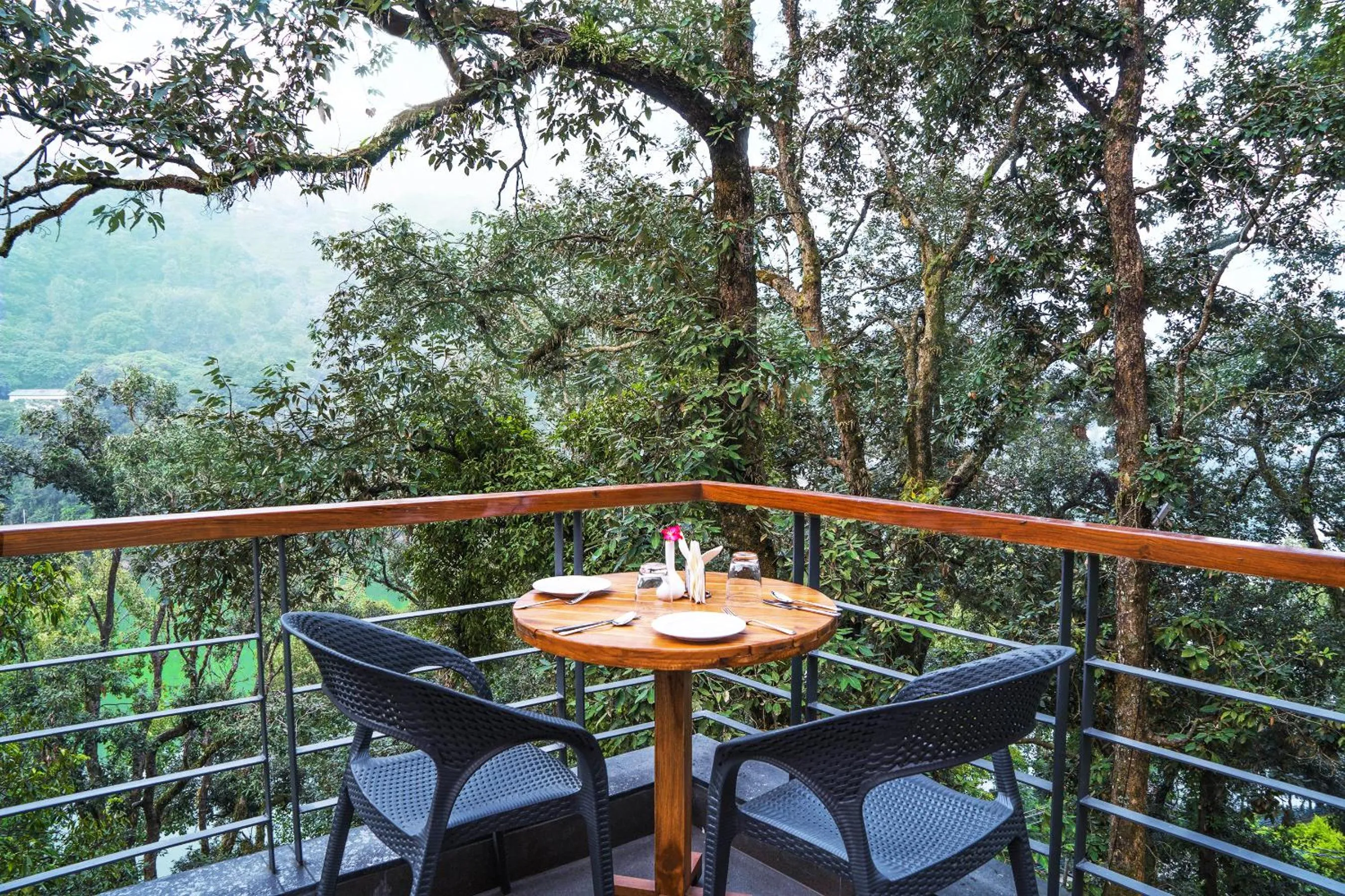 Breakfast in The Rosefinch Sarovar Portico