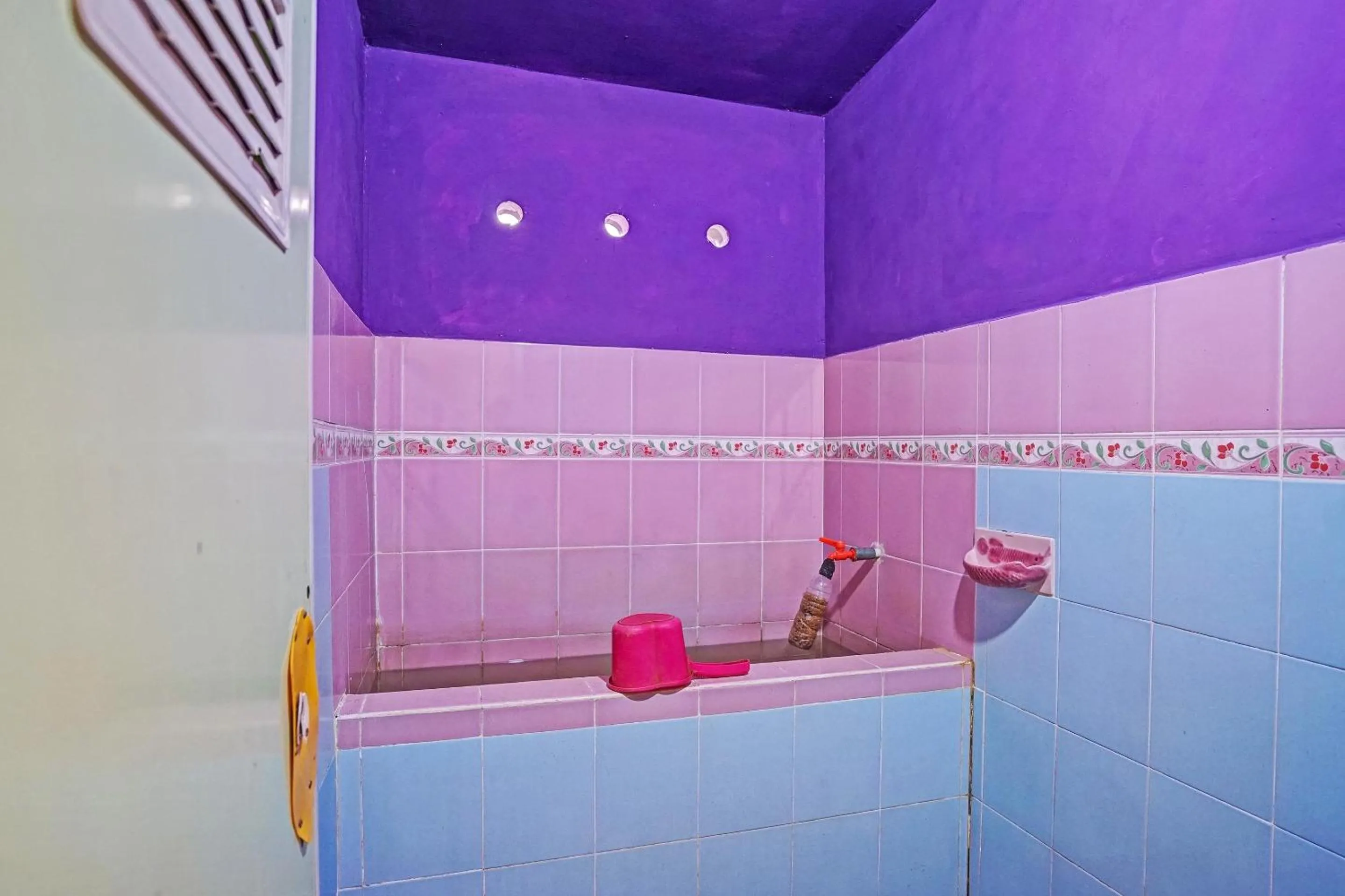 Bathroom in OYO 3205 Penginapan Mikial Ismi Kayuagung Syariah