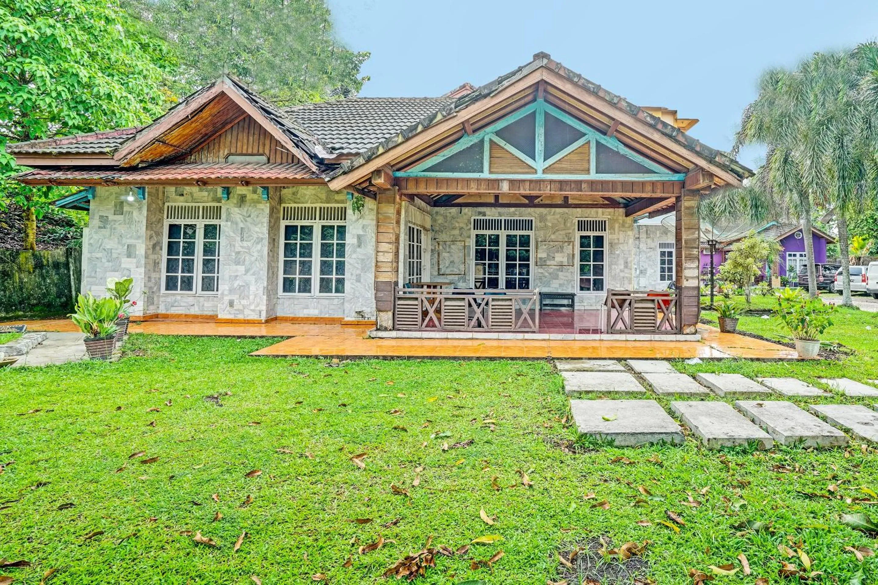 Facade/entrance in OYO 3205 Penginapan Mikial Ismi Kayuagung Syariah