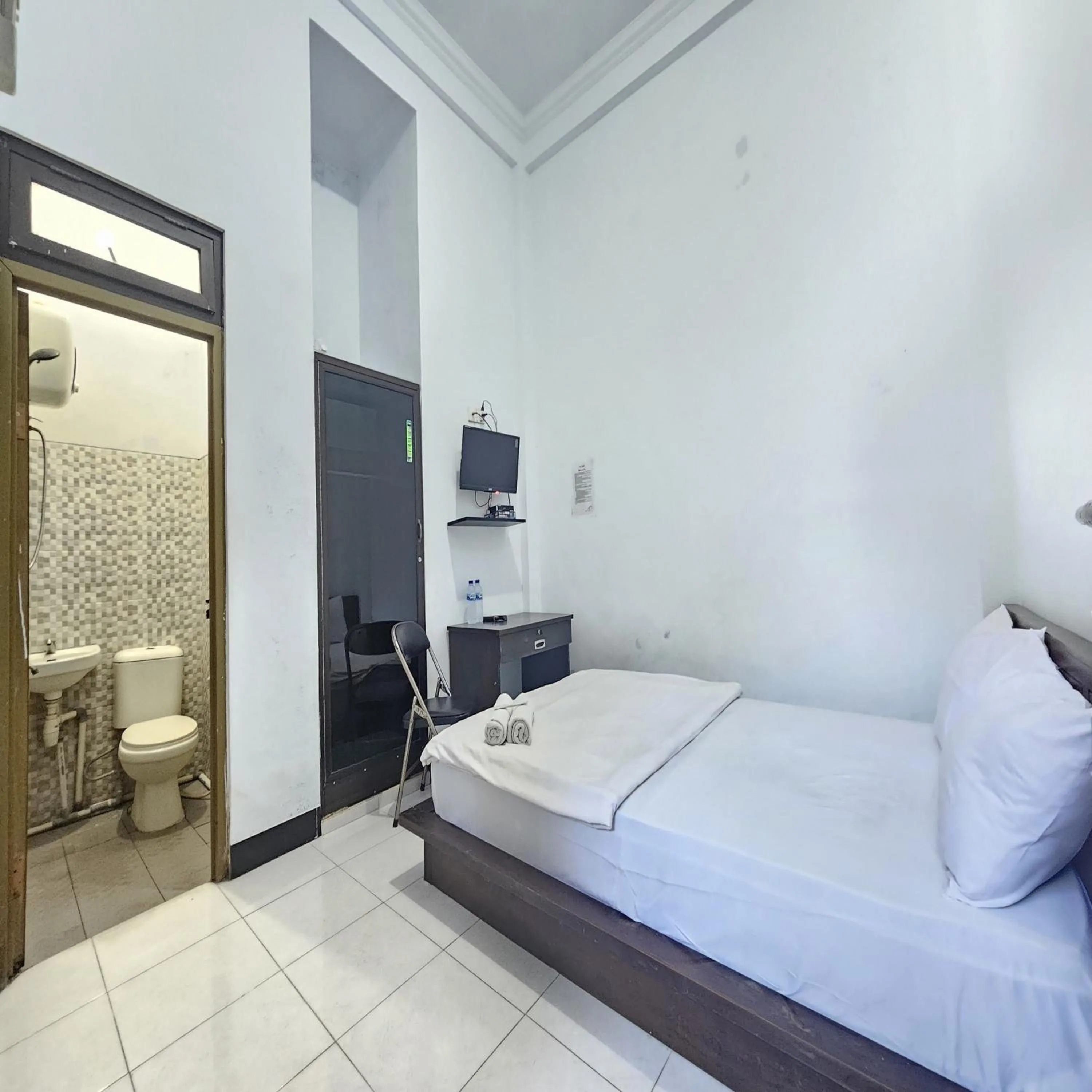 Bedroom, Bed in Ijen Homestay Mojokerto RedPartner