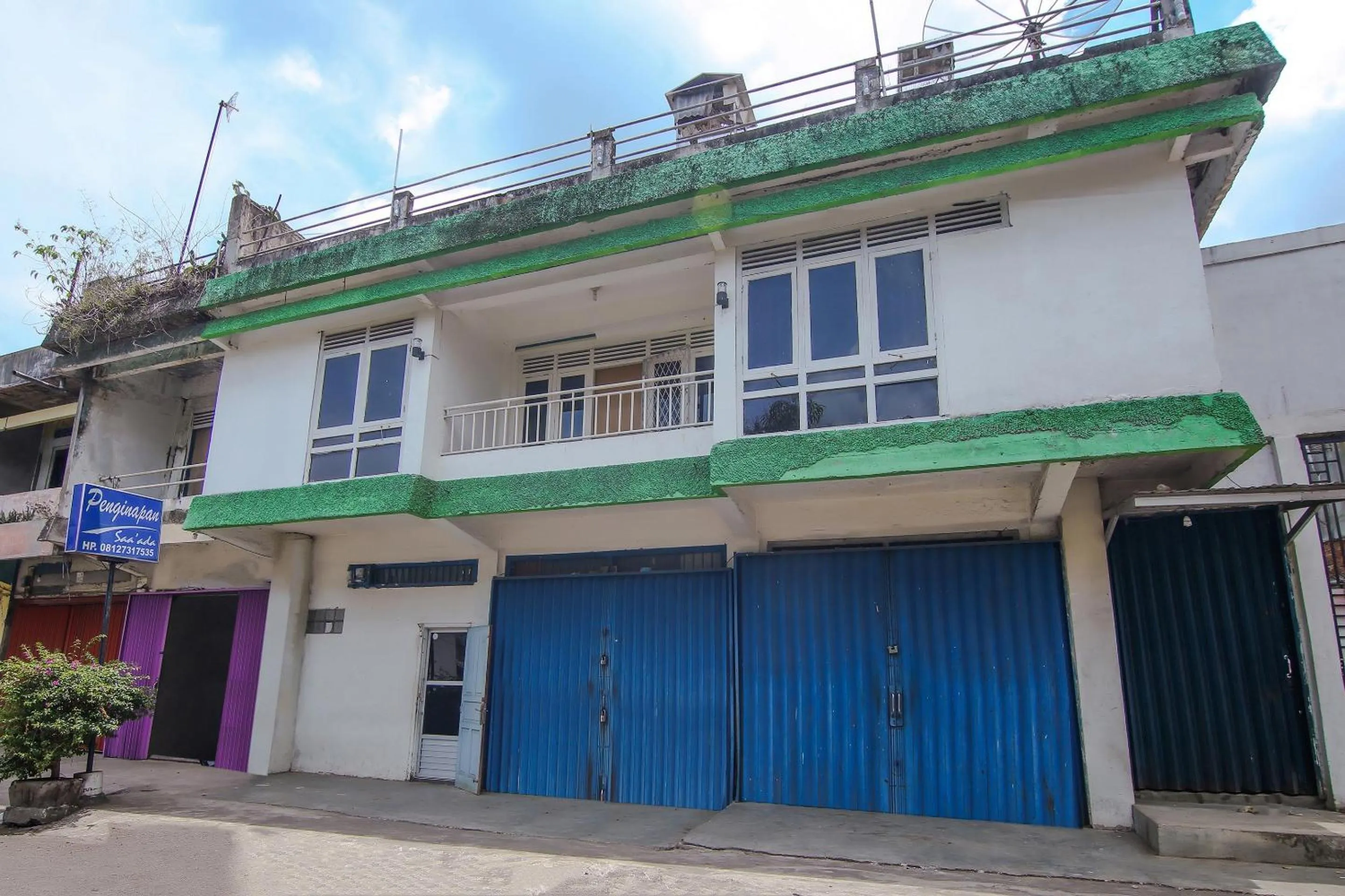 Facade/entrance in OYO 3242 Penginapan Saa'ada Syariah