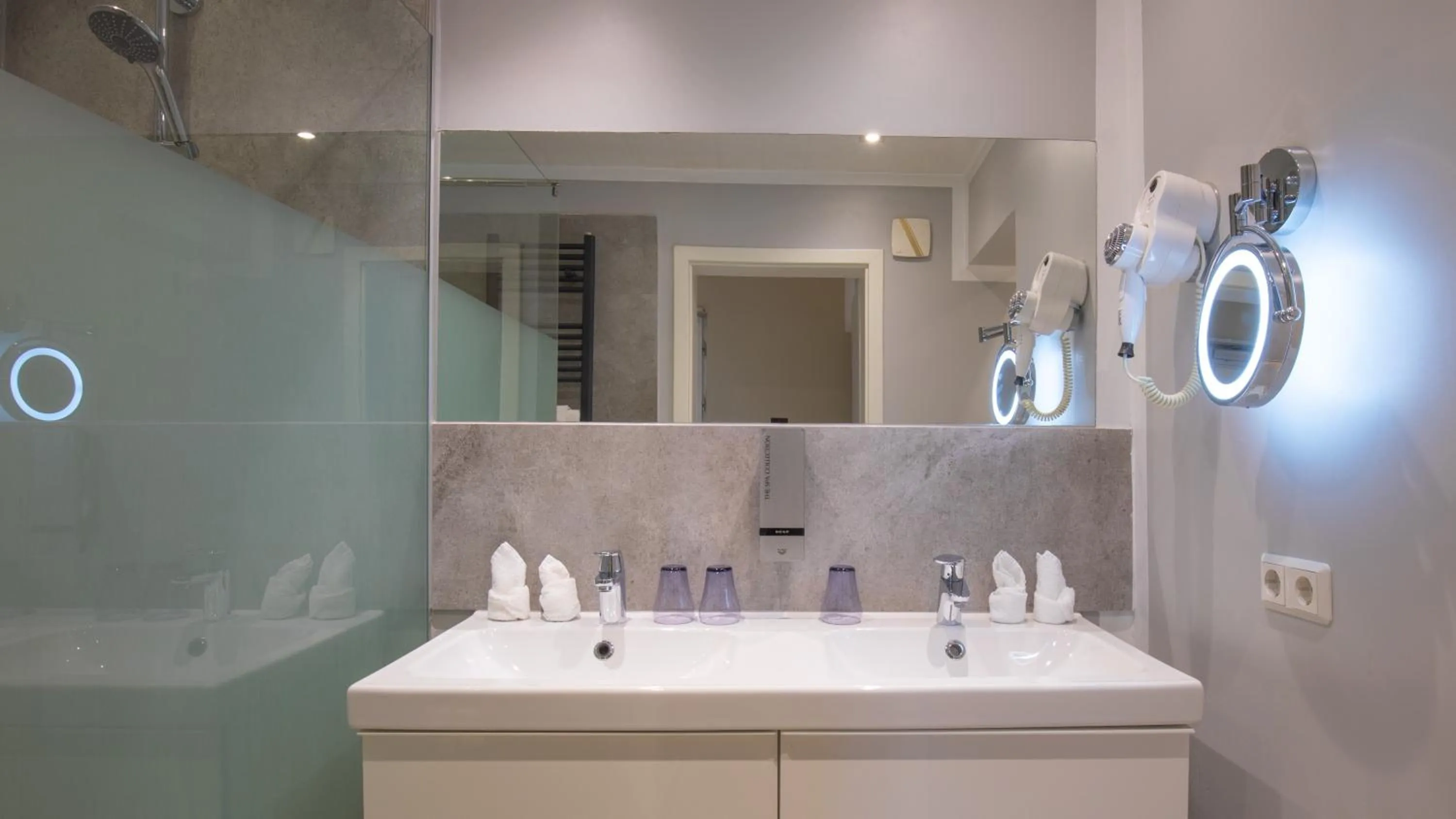 Bathroom in Hotel-Restaurant Barbarossahof