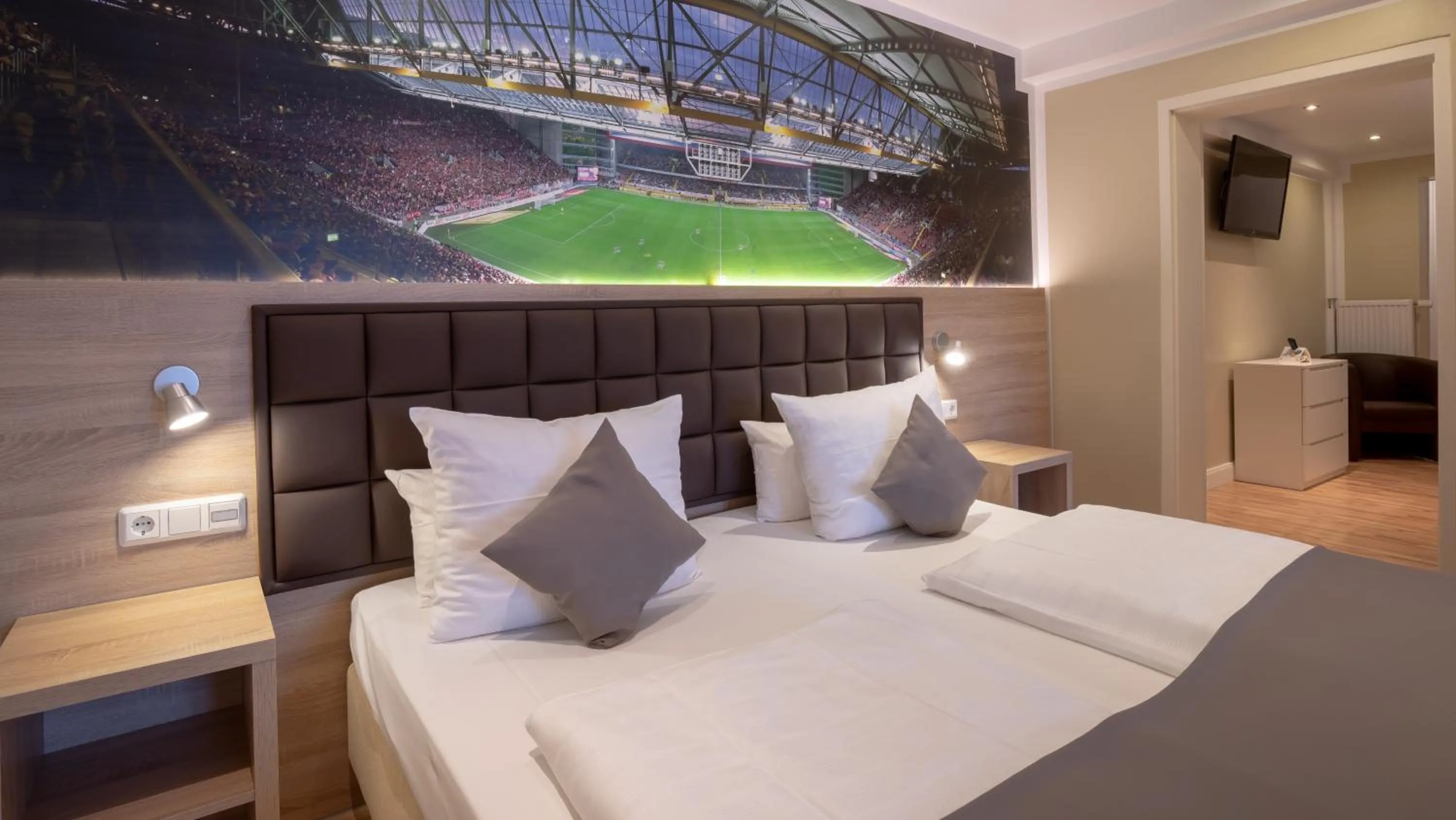 Photo of the whole room, Bed in Hotel-Restaurant Barbarossahof