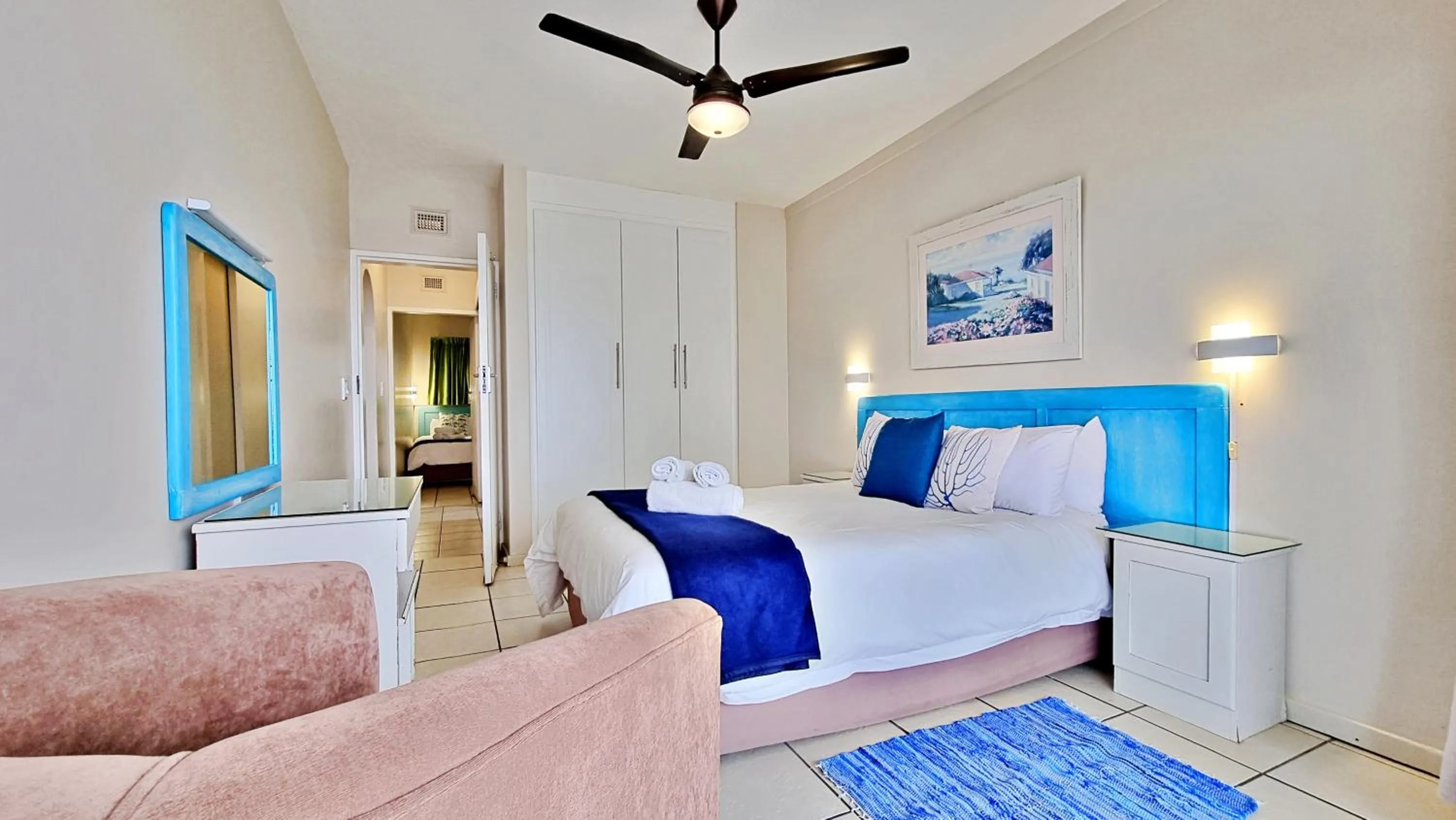 Photo of the whole room, Bed in Hyde Park