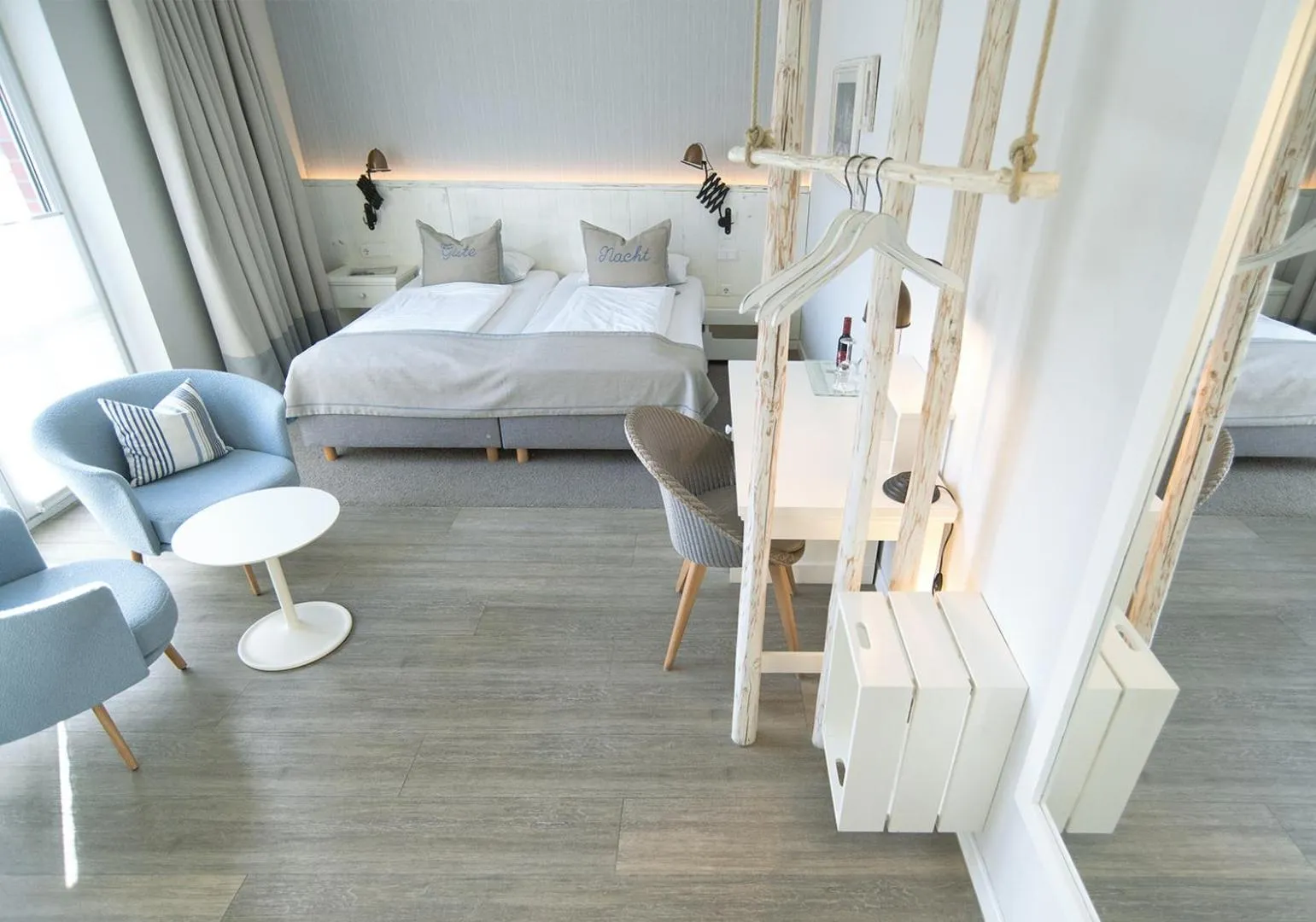 Photo of the whole room, Bed in Hotel Am Medemufer