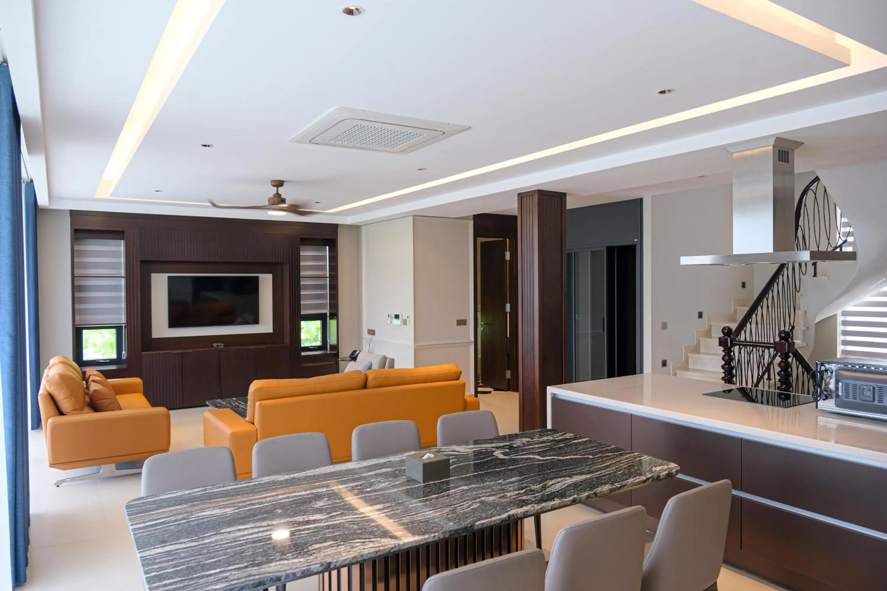 TV and multimedia in Wyndham Sky Lake Resort and Villas