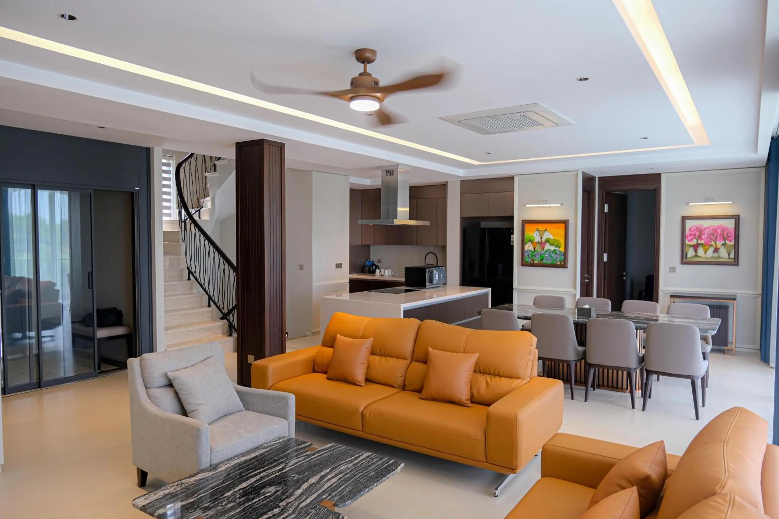 TV and multimedia in Wyndham Sky Lake Resort and Villas