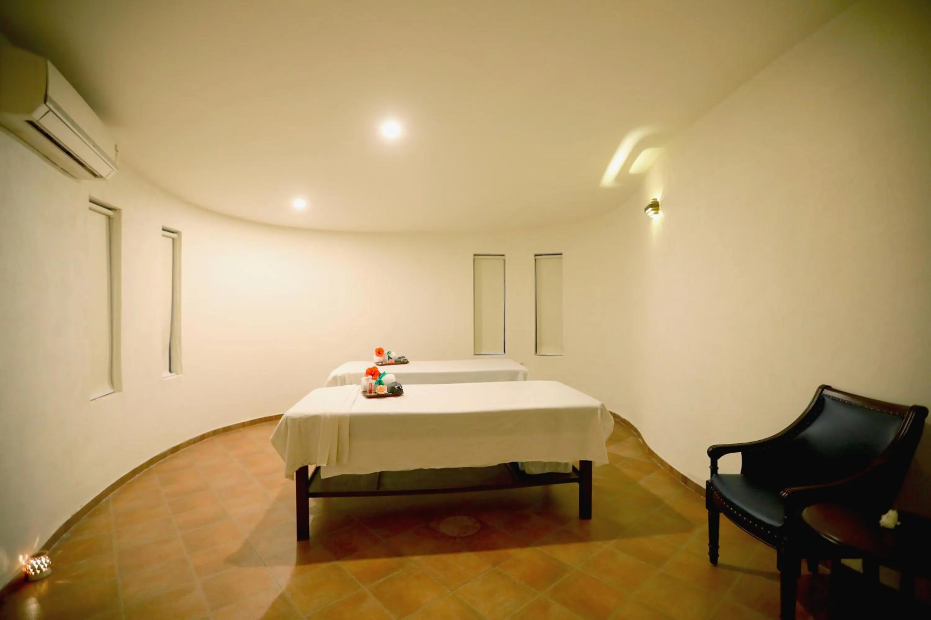 Spa and wellness centre/facilities, Bed in Ramee Royal Resort & Spa - Udaipur