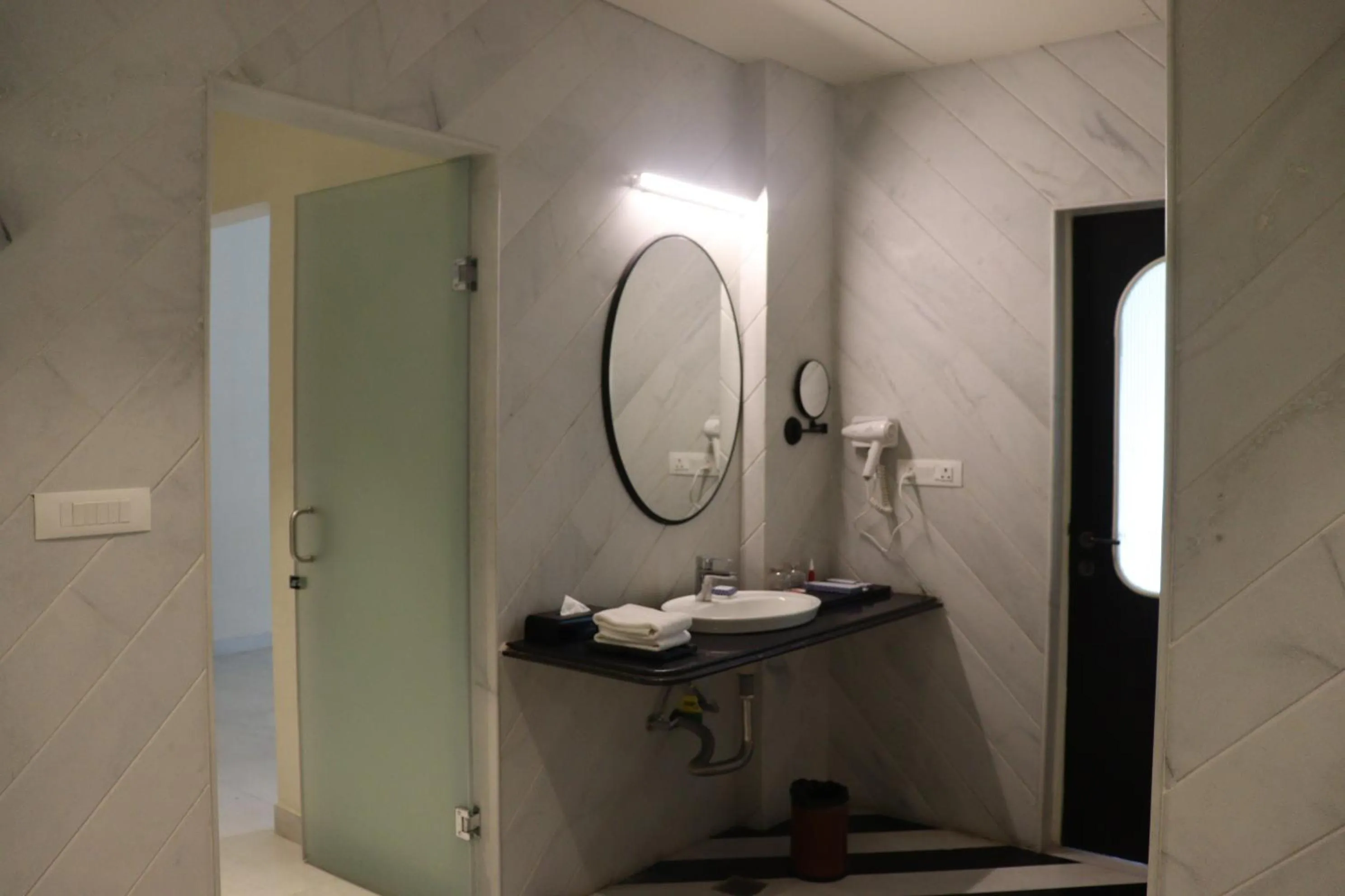 Shower in Ramee Royal Resort & Spa - Udaipur