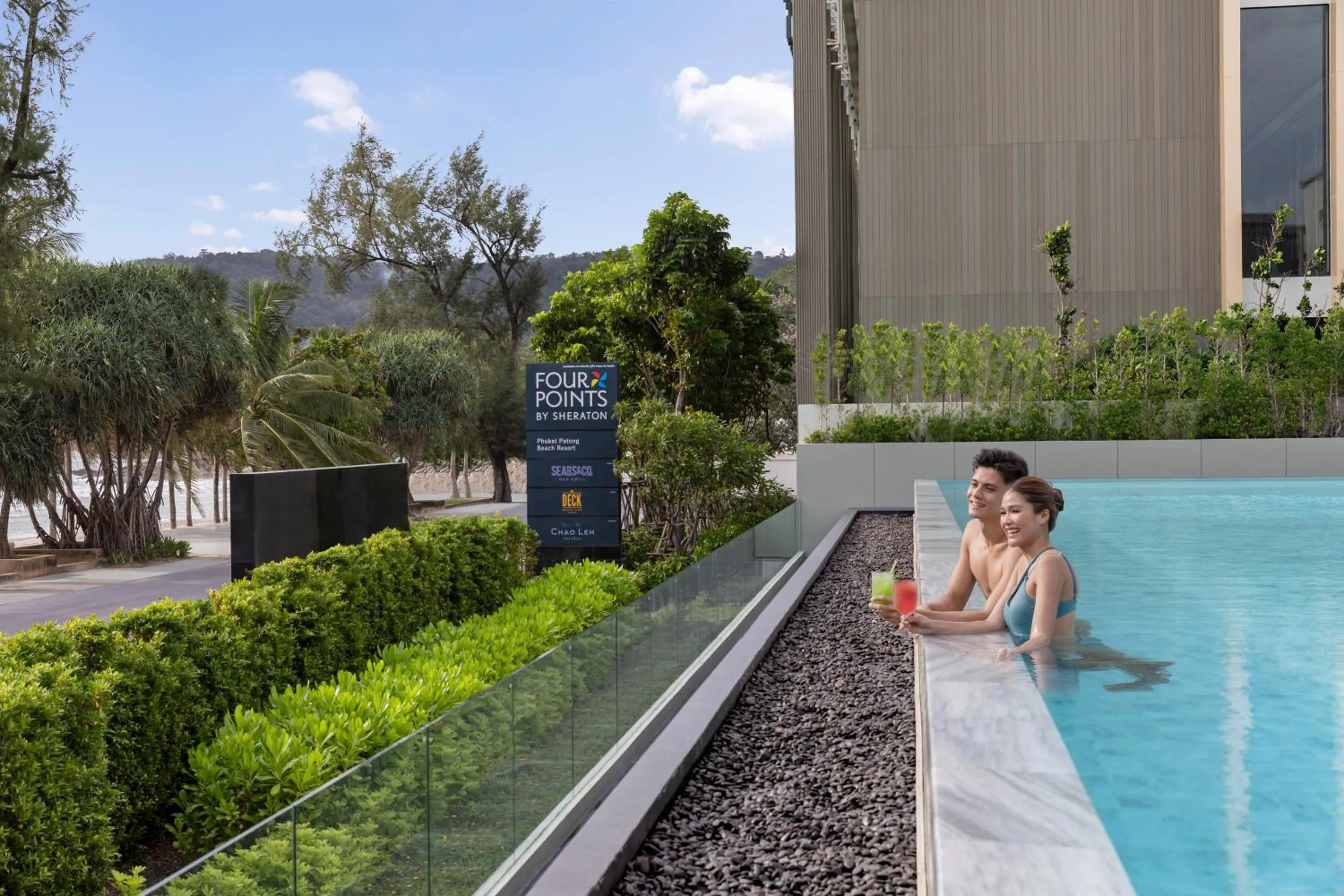 Lounge or bar in Four Points by Sheraton Phuket Patong Beach Resort