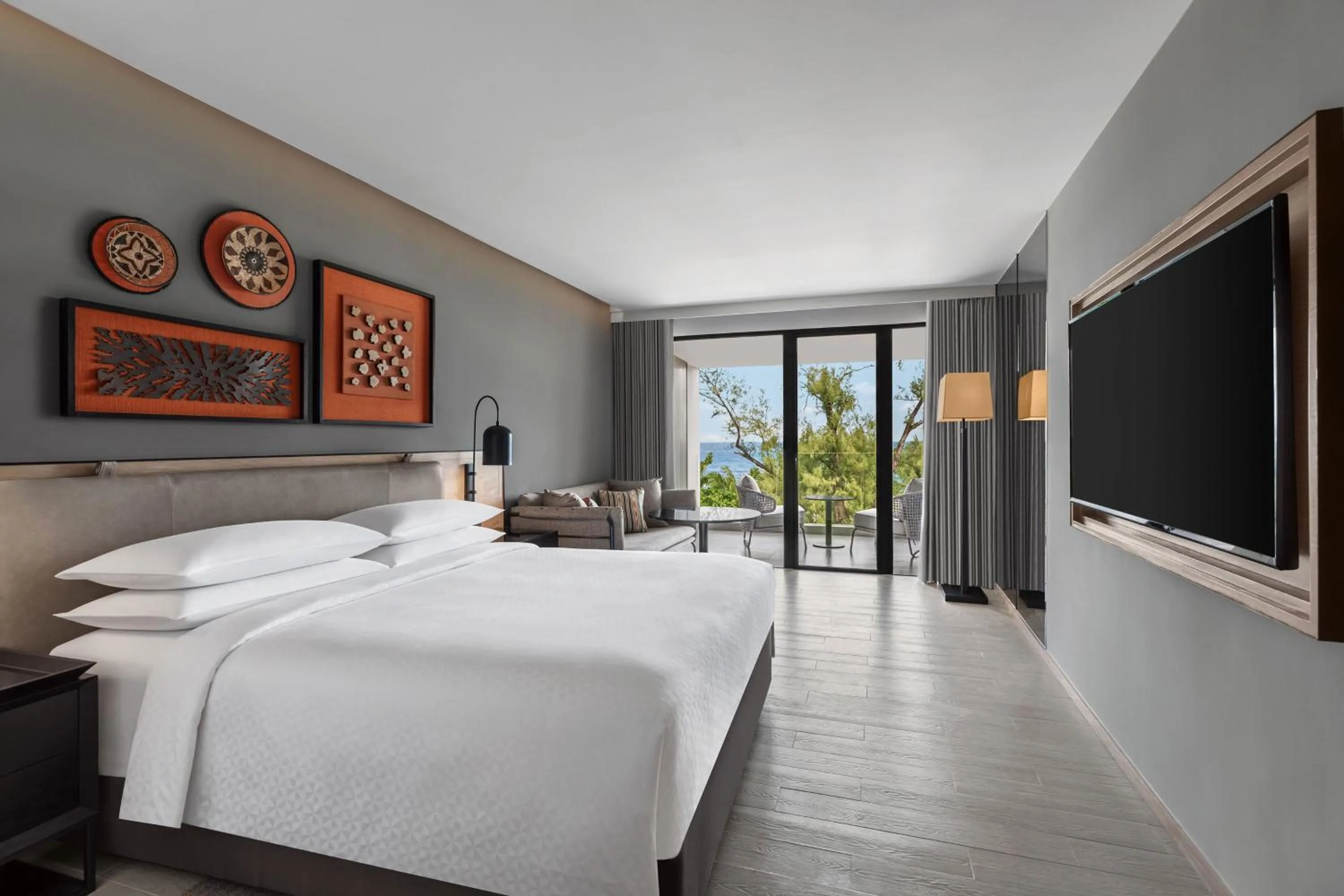Photo of the whole room, Bed in Four Points by Sheraton Phuket Patong Beach Resort