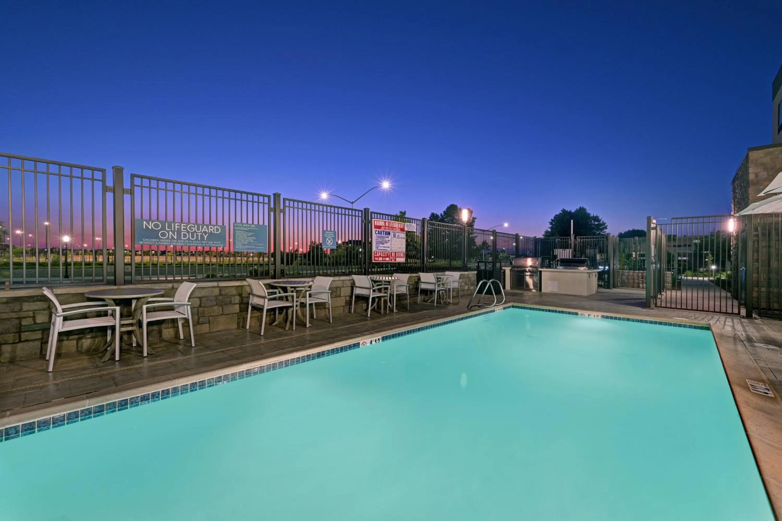 Swimming pool in TownePlace Suites Sacramento Airport Natomas