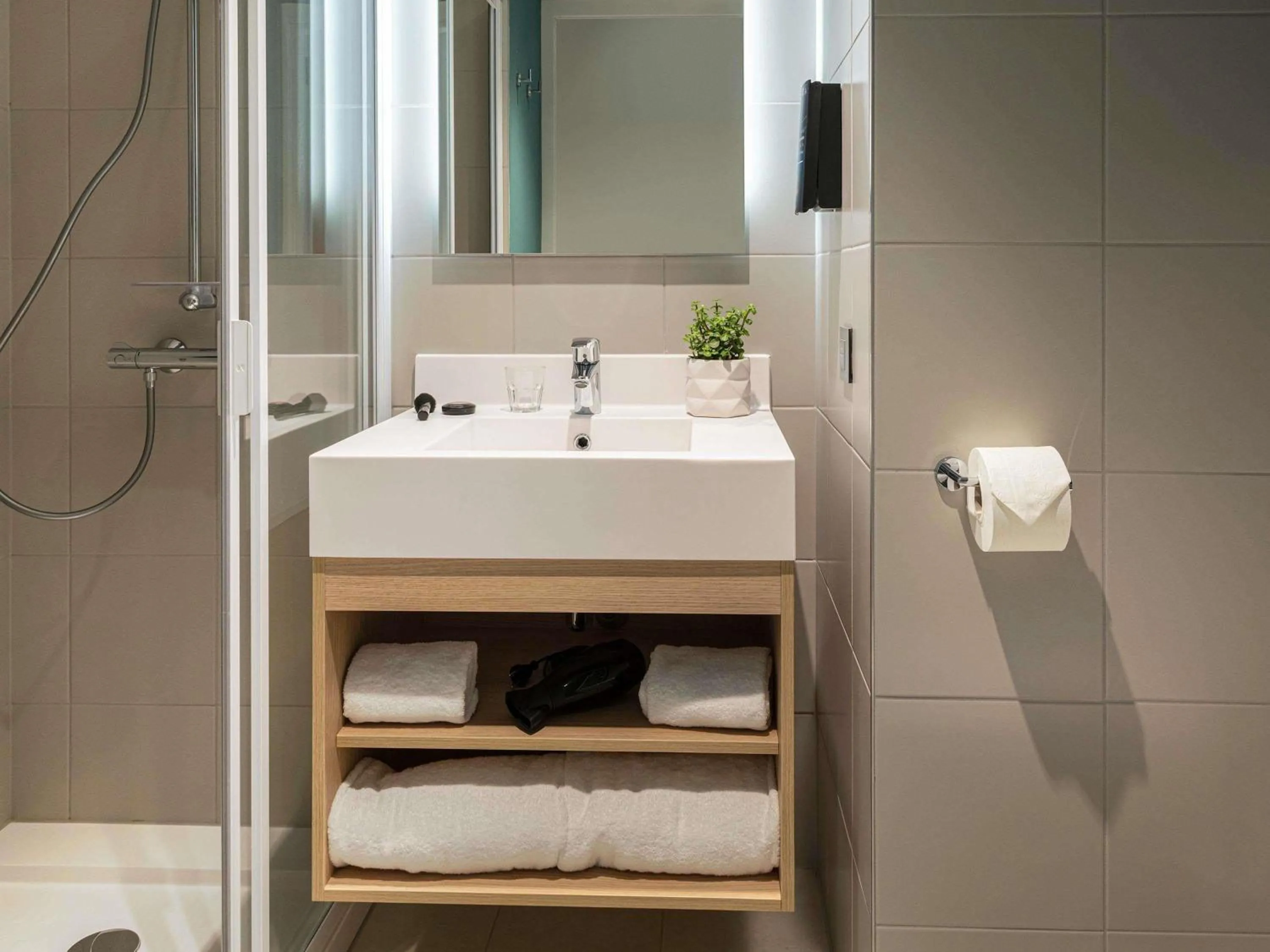 Bedroom in Adagio access Brussels Delta