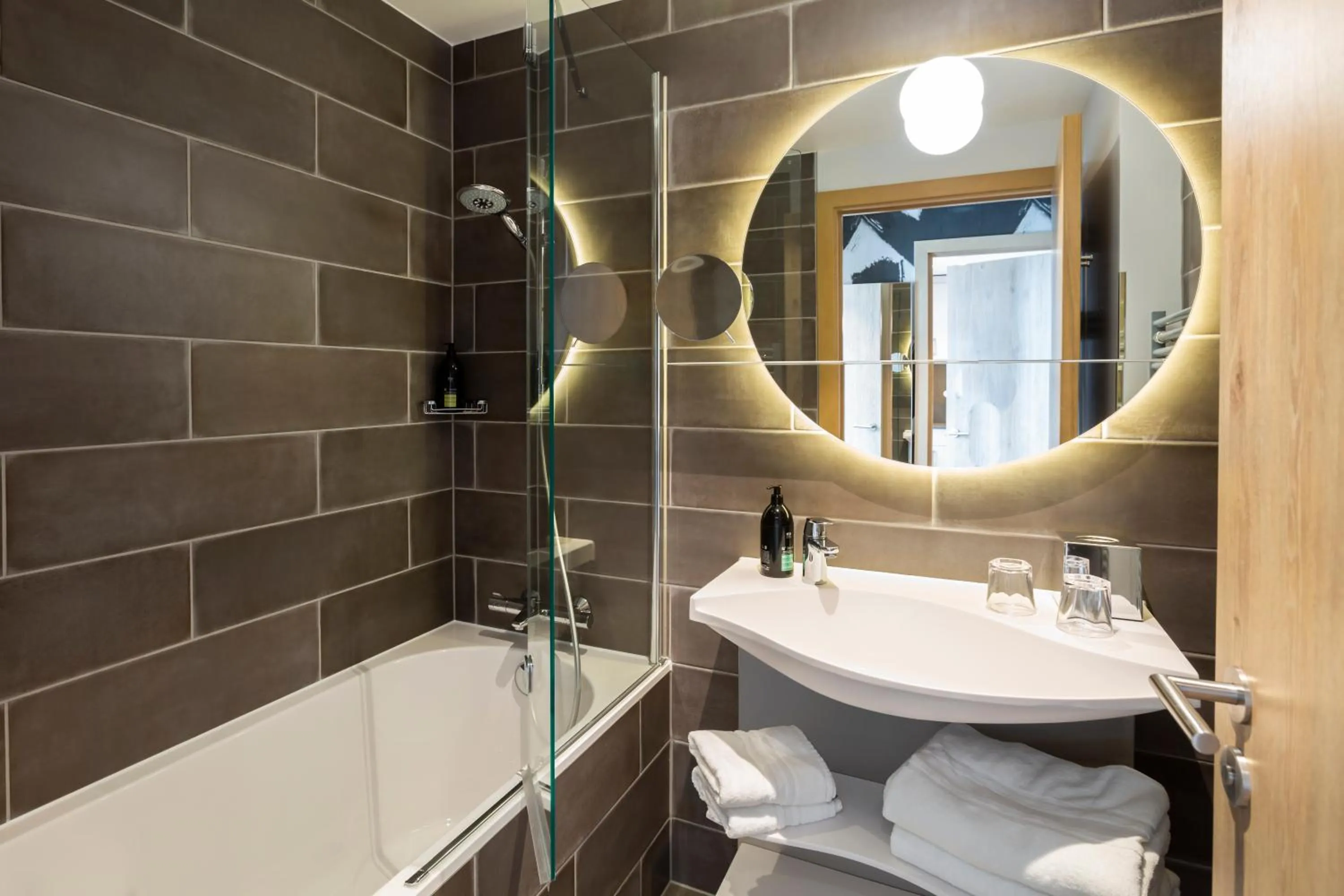 Bathroom in Aparthotel Adagio London Stratford