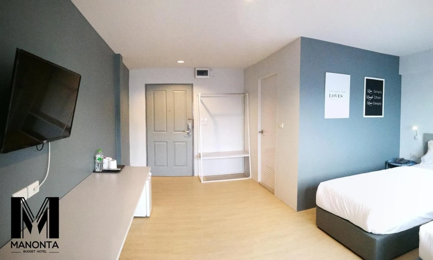 Photo of the whole room, Bed in Manonta Budget Hotel