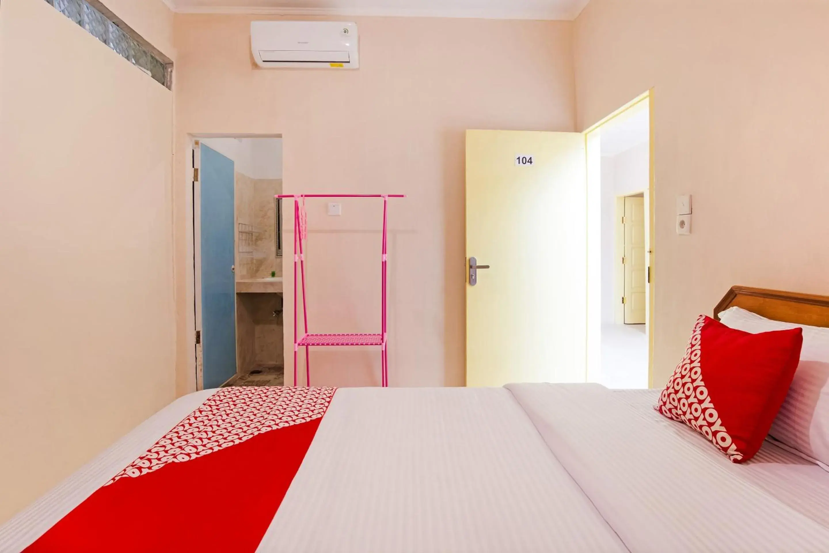 Bedroom in Hotel O Lansano Residence Syariah Bedroom in Hotel O Lansano Residence Syariah