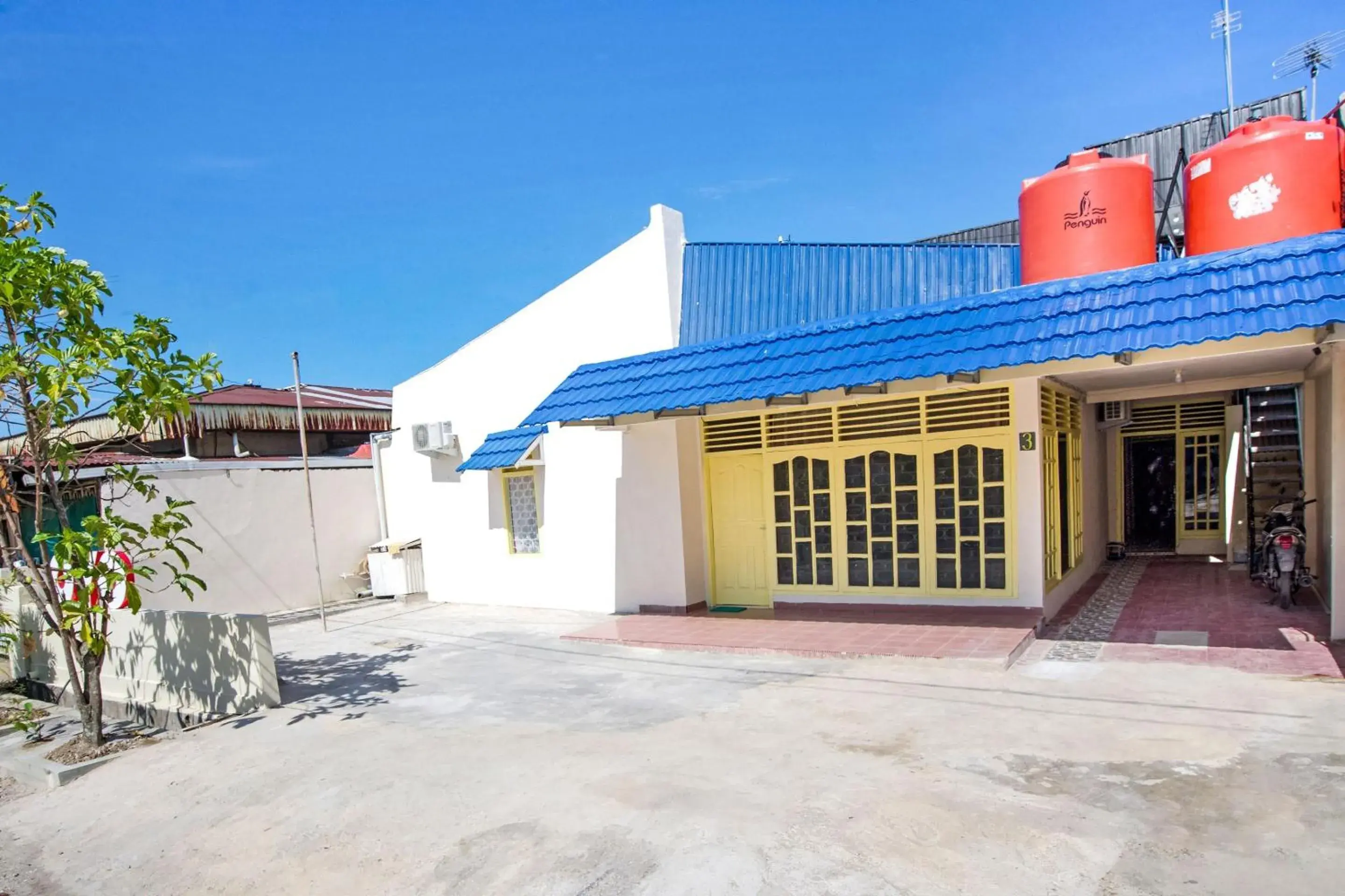 Facade/entrance in Hotel O Lansano Residence Syariah Facade/entrance in Hotel O Lansano Residence Syariah