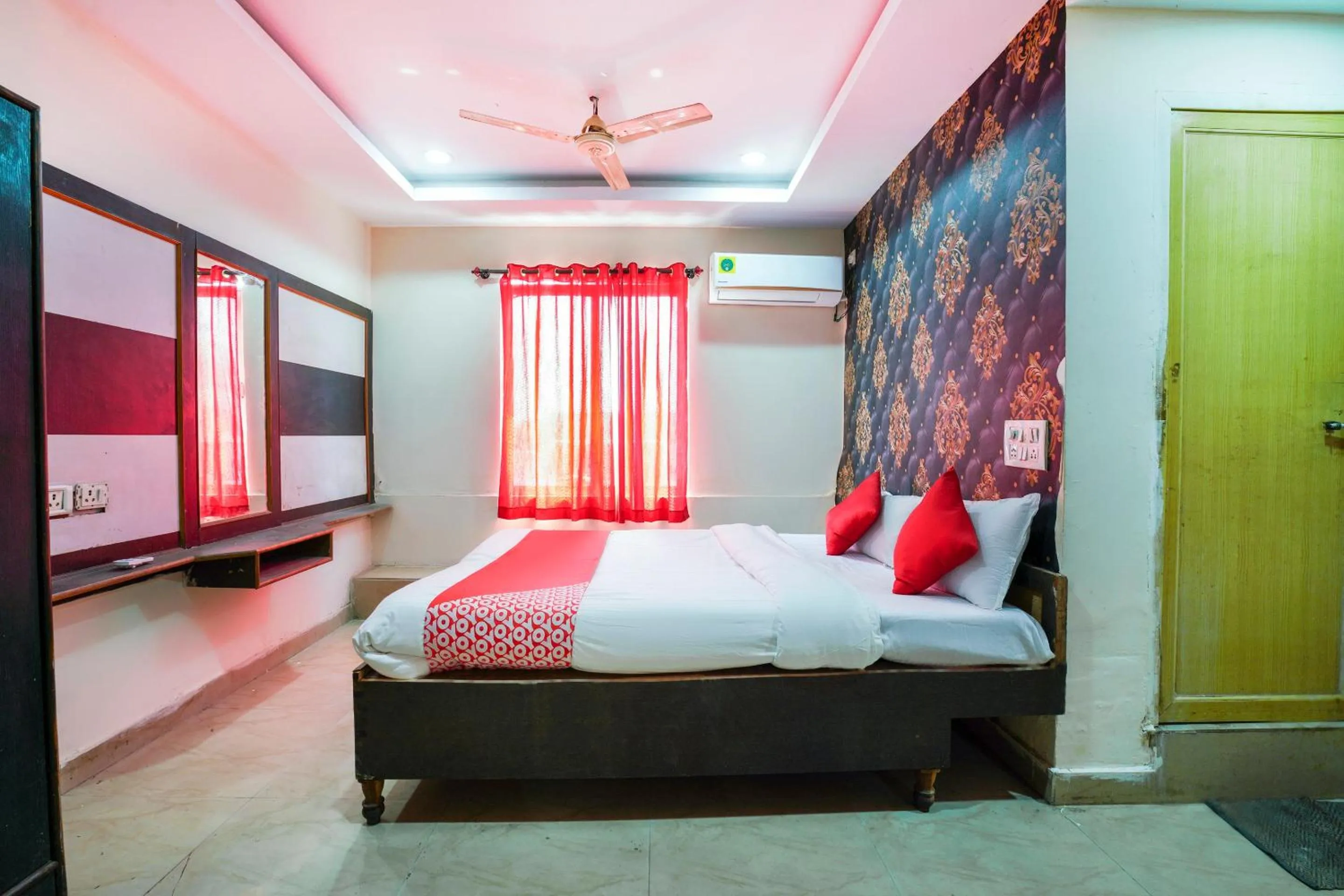 Bedroom, Bed in SPOT ON Hotel Hyderabad Continental