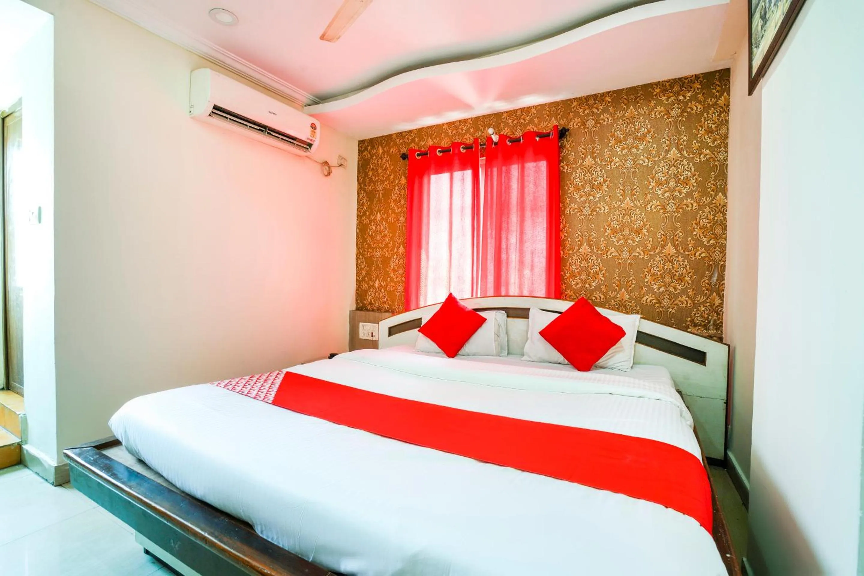 Bedroom, Bed in SPOT ON Hotel Hyderabad Continental