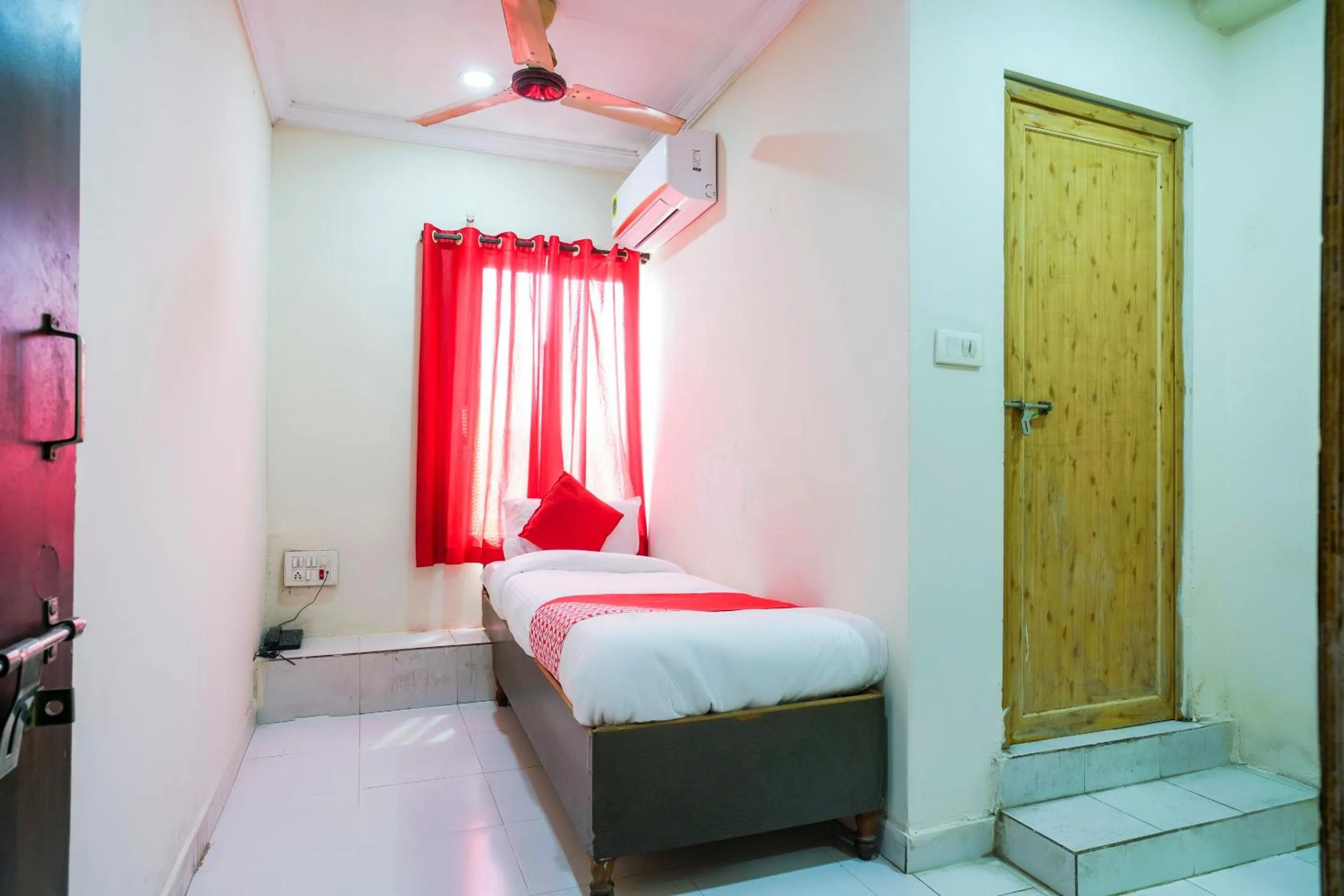 Bedroom, Bed in SPOT ON Hotel Hyderabad Continental