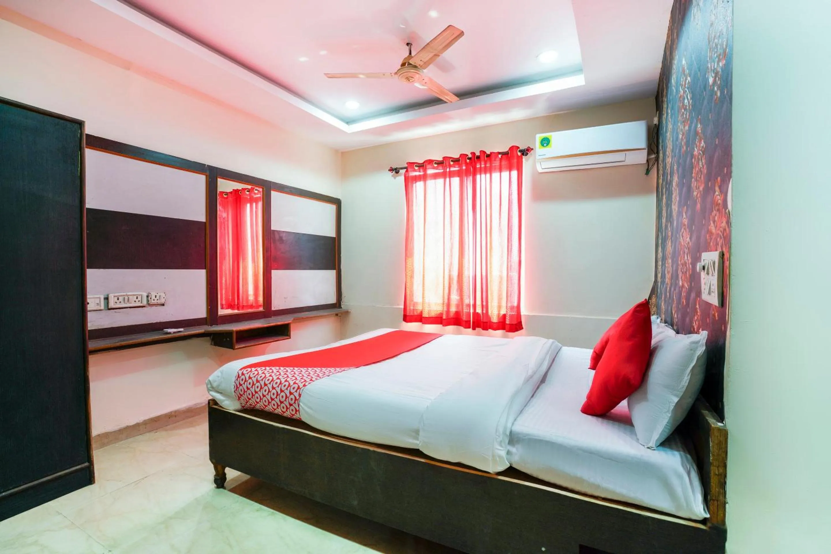 Bedroom, Bed in SPOT ON Hotel Hyderabad Continental