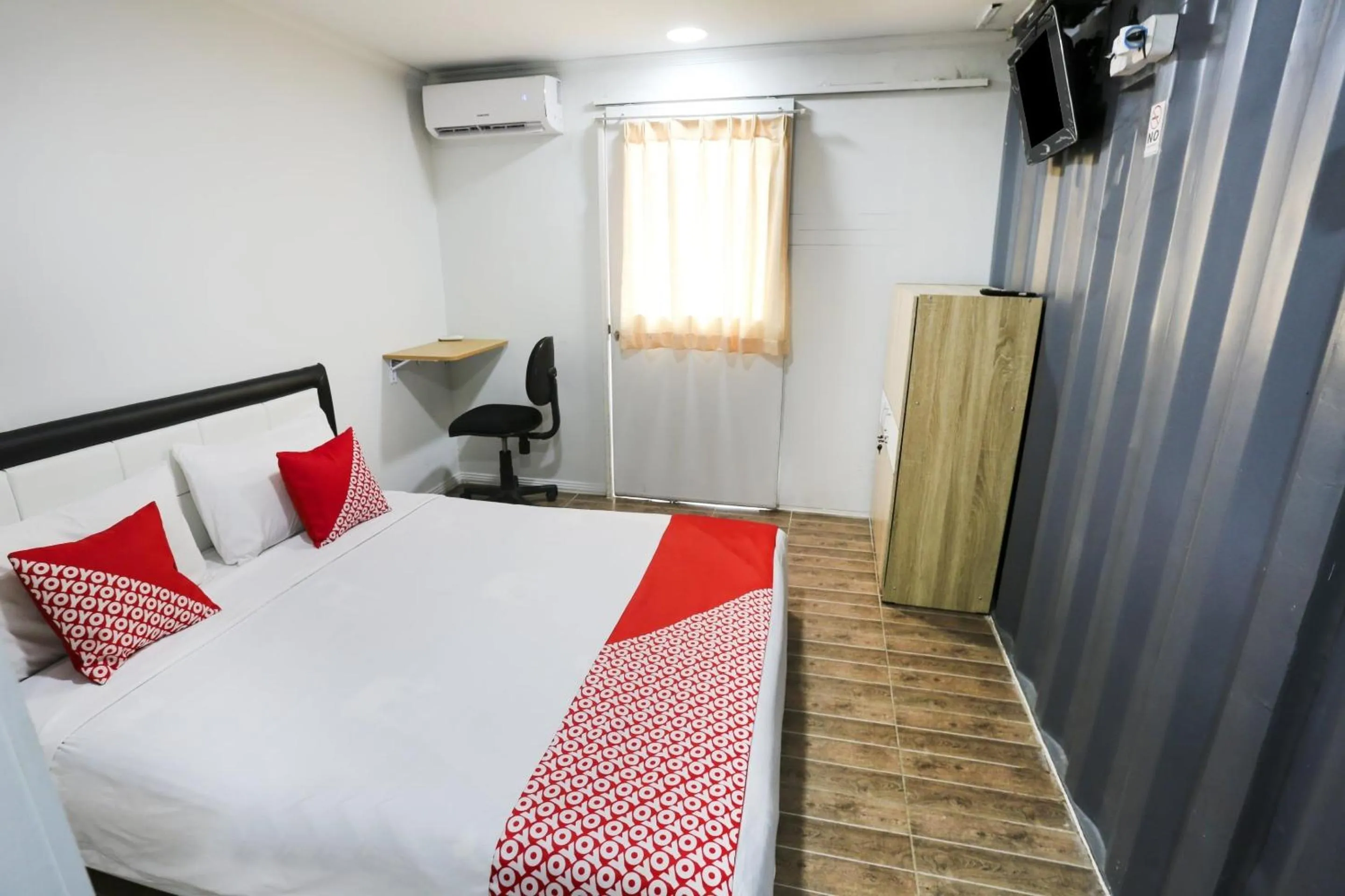 Bedroom, Bed in Capital O 3300 Nadjara Residence Syariah