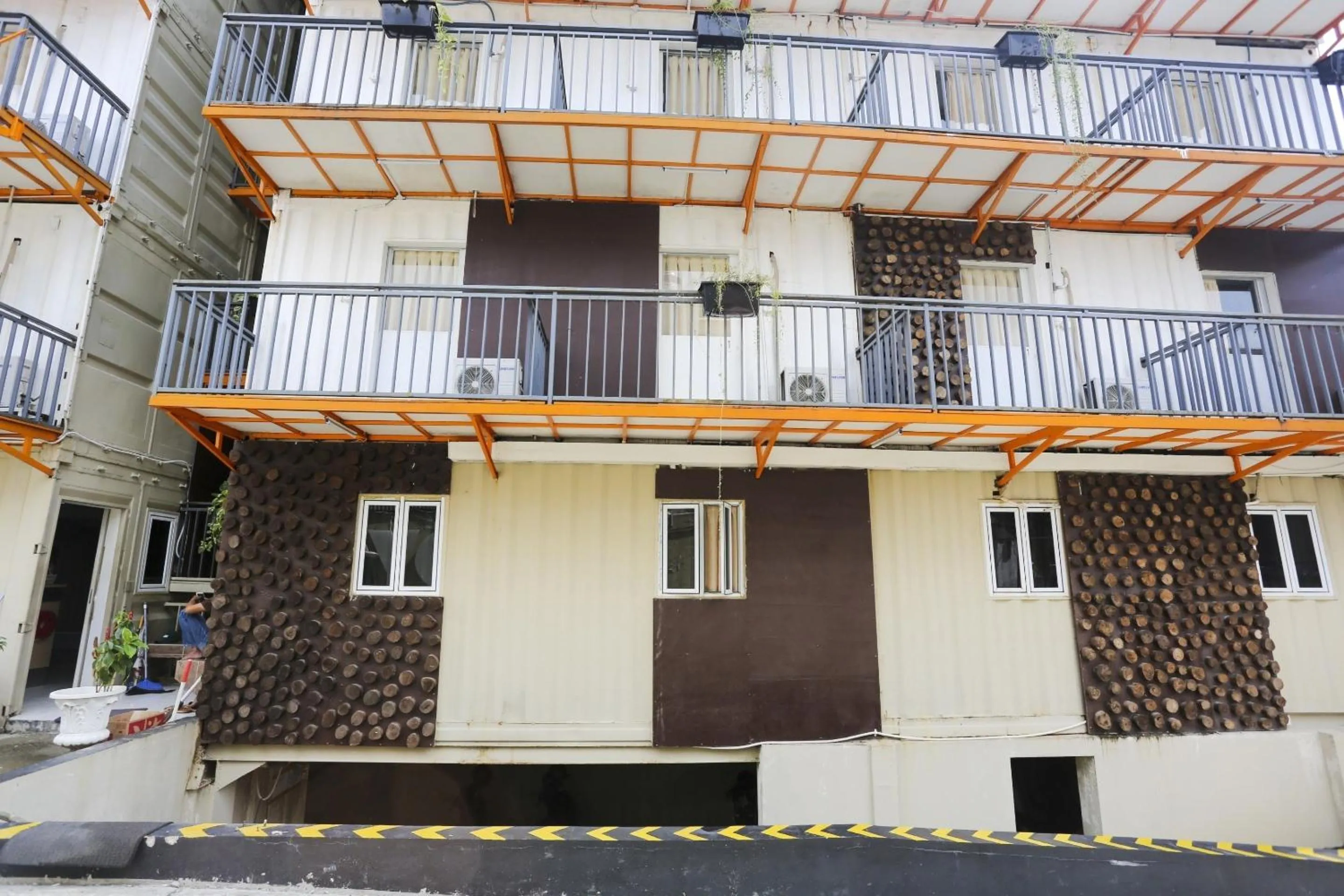 Facade/entrance in Capital O 3300 Nadjara Residence Syariah