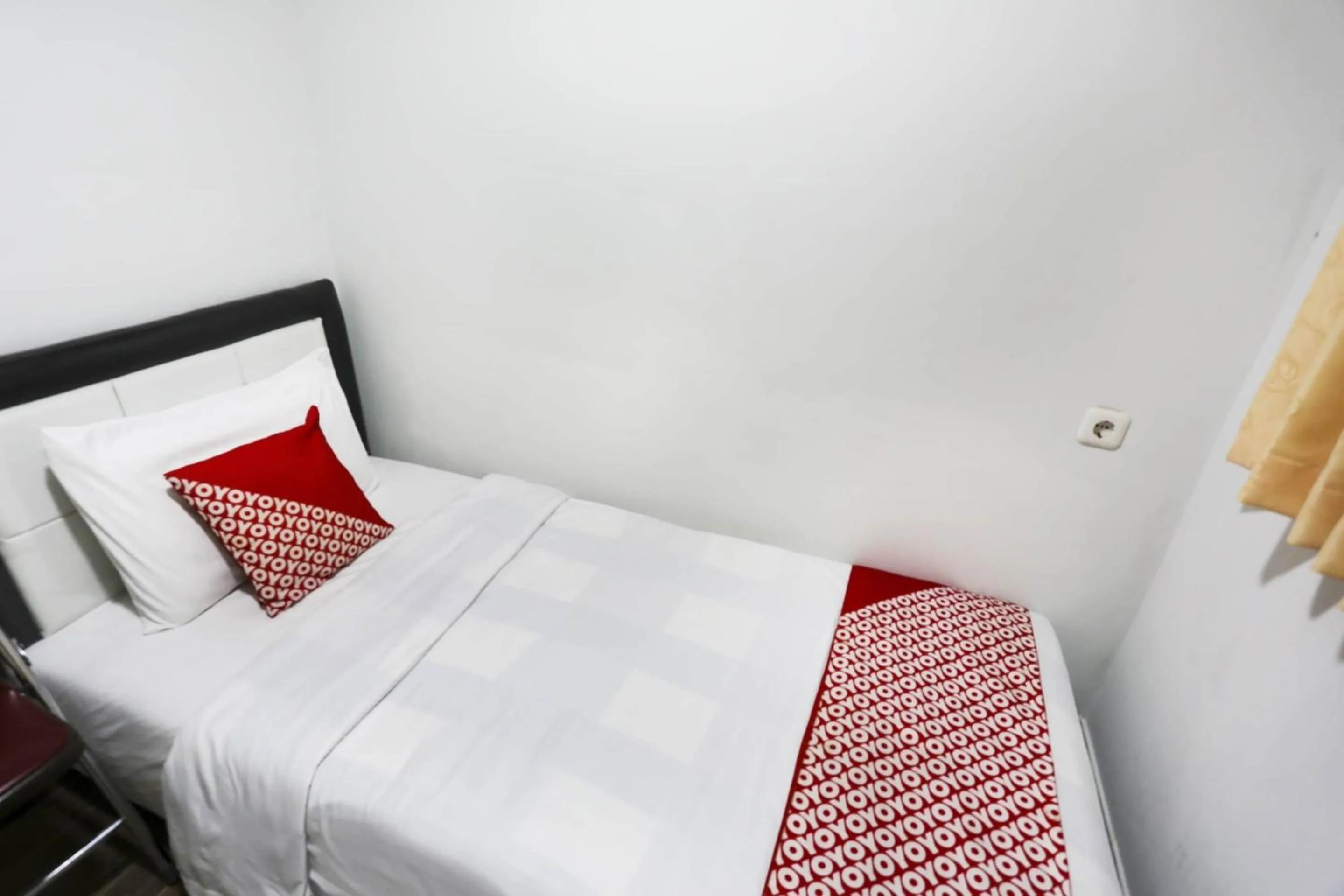 Bedroom, Bed in Capital O 3300 Nadjara Residence Syariah