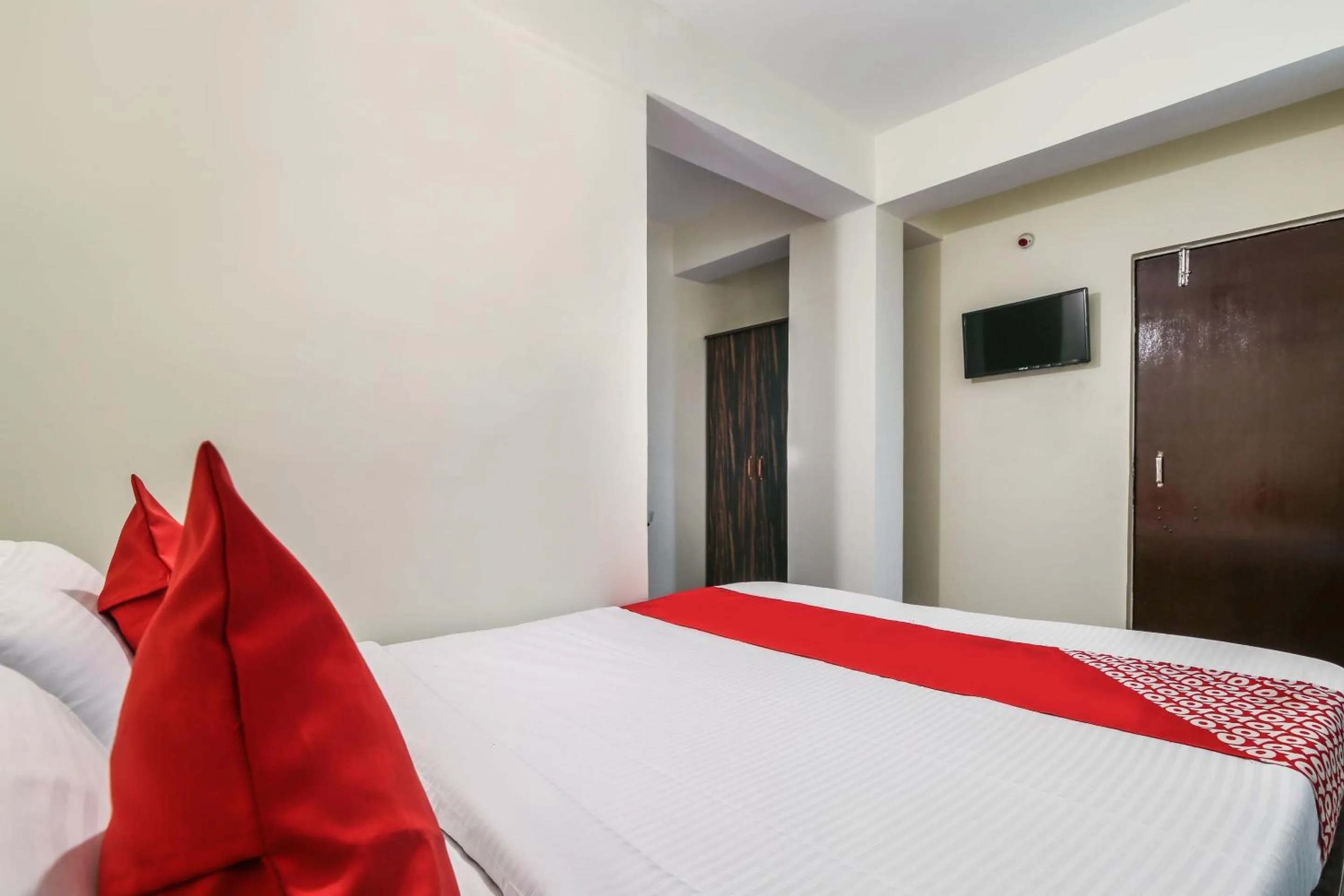 Bedroom, Bed in Super Hotel O Lokenath