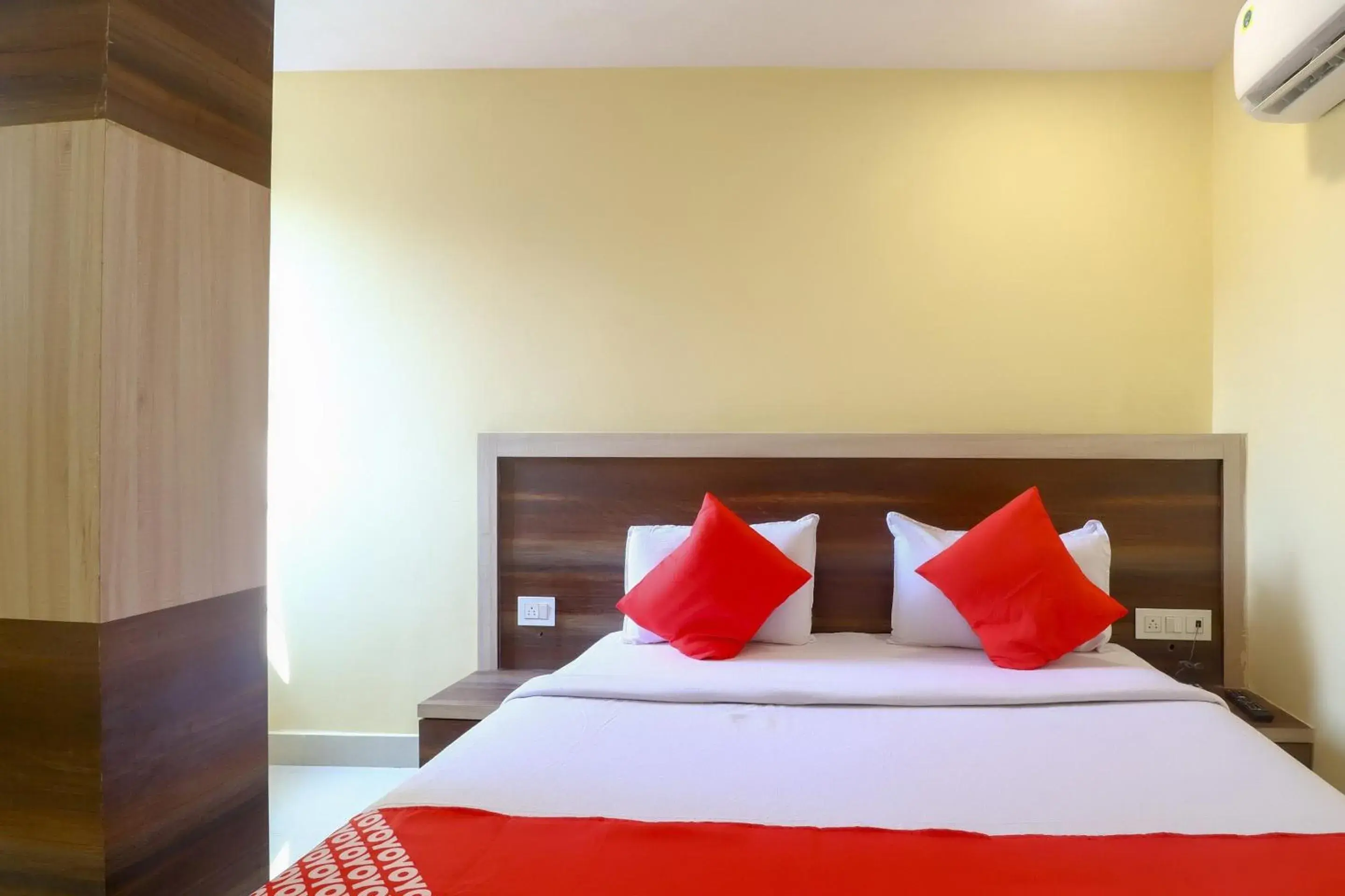 Bedroom, Bed in Hotel O 67309 Hotel Tuk Tuk Palace Bedroom, Bed in Hotel O 67309 Hotel Tuk Tuk Palace