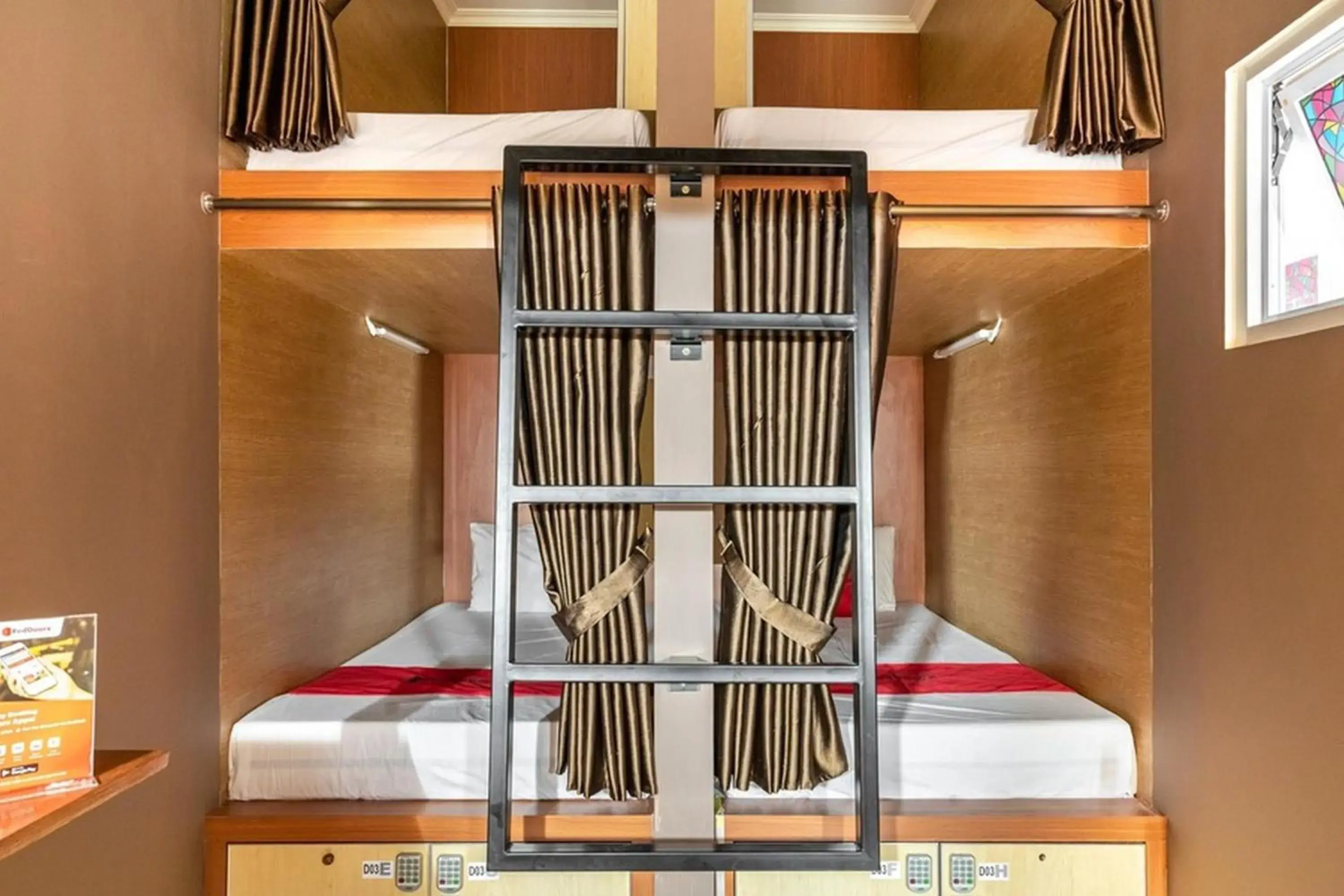 Bed in RedDoorz Hostel near LTC Glodok Bed in RedDoorz Hostel near LTC Glodok