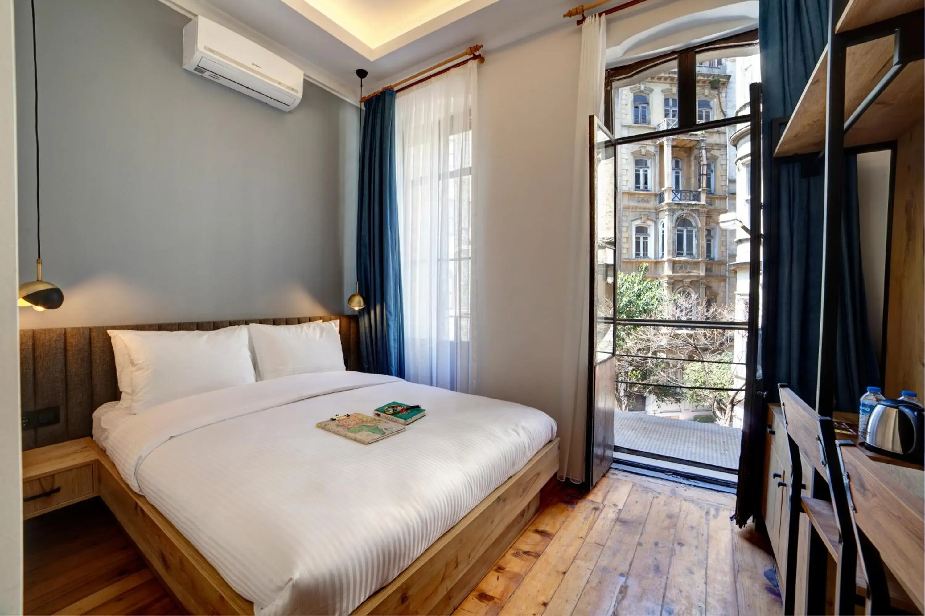 Double Room with Balcony in Maravilloso Hotel Galata Double Room with Balcony in Maravilloso Hotel Galata