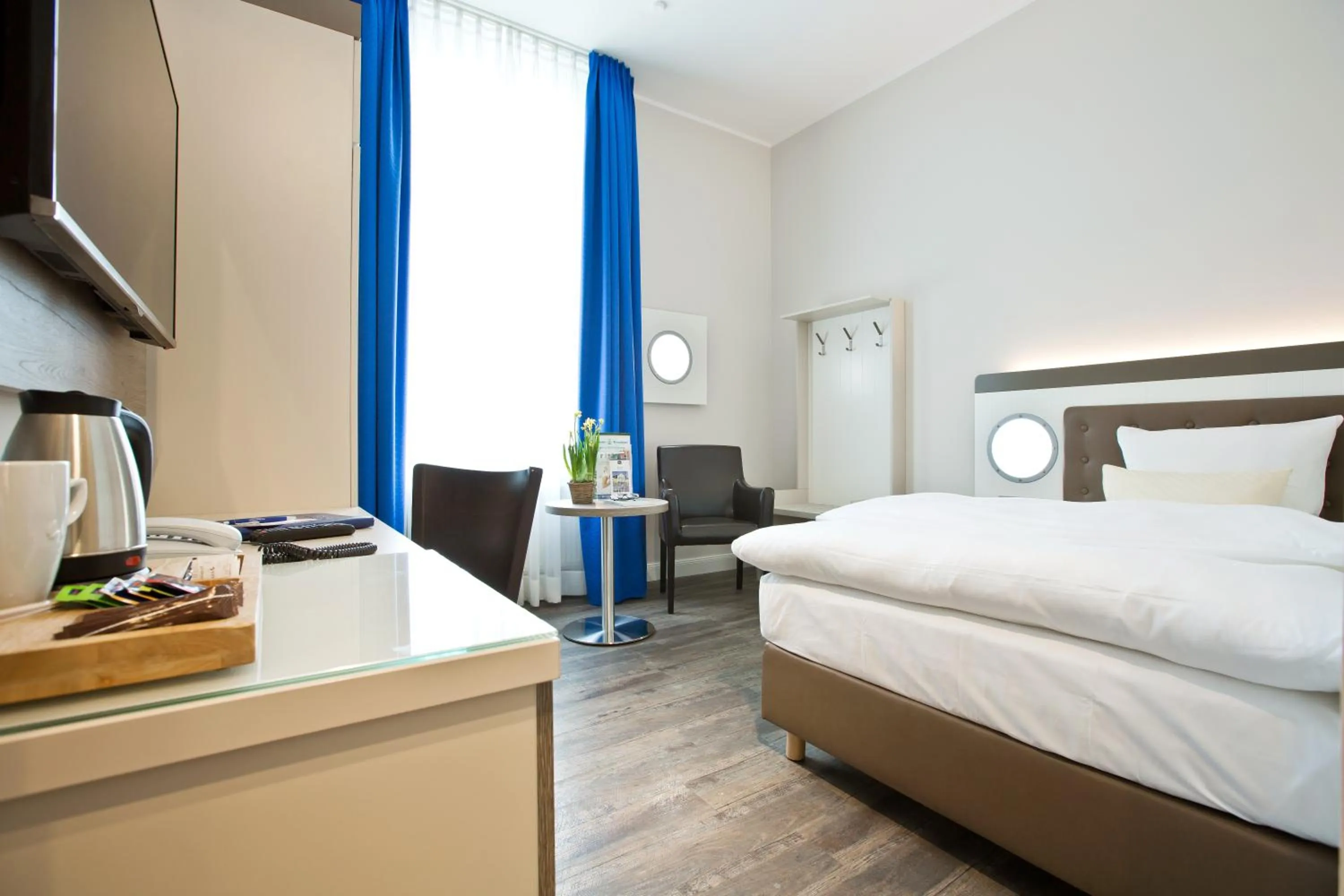 Photo of the whole room, Bed in Best Western Plus Theodor Storm Hotel