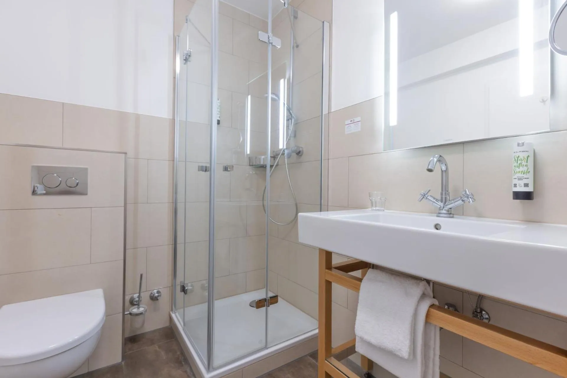 Shower in Best Western Plus Theodor Storm Hotel