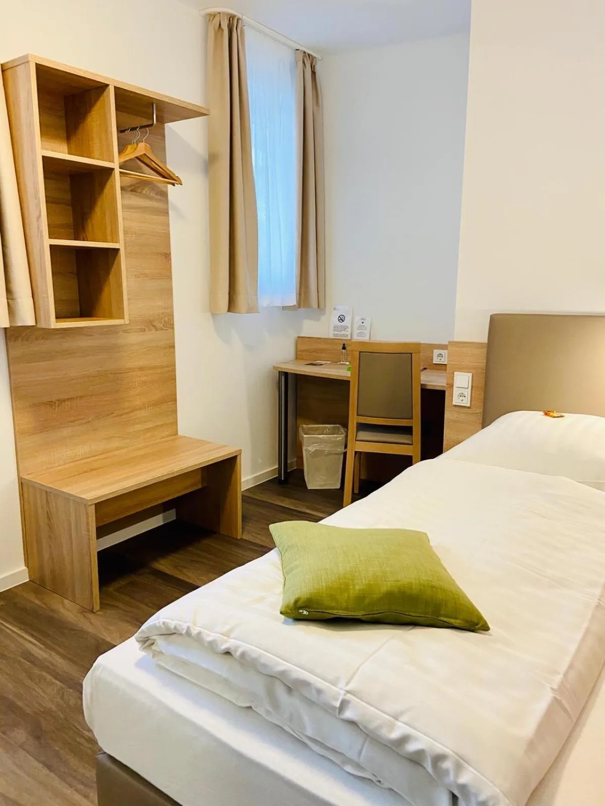 Bedroom, Bed in Köln 2020