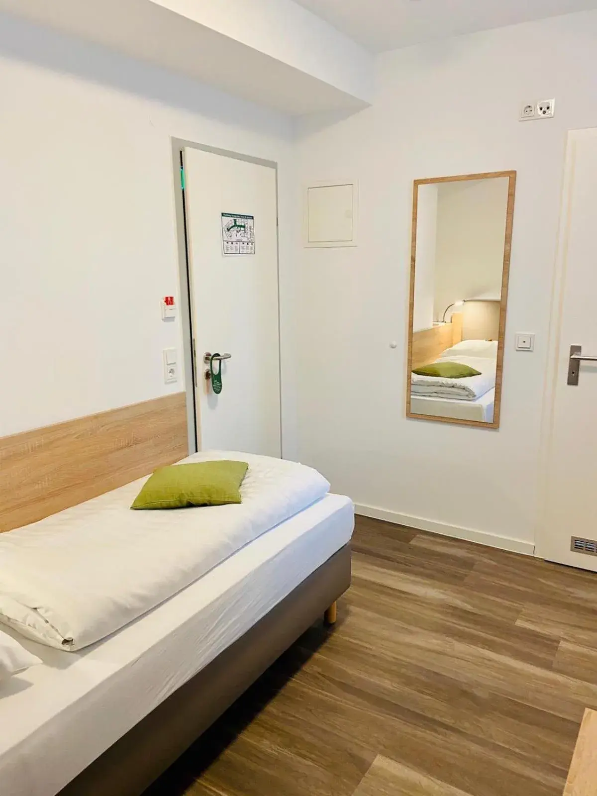 Budget Single Room - single occupancy in Köln 2020 Budget Single Room - single occupancy in Köln 2020