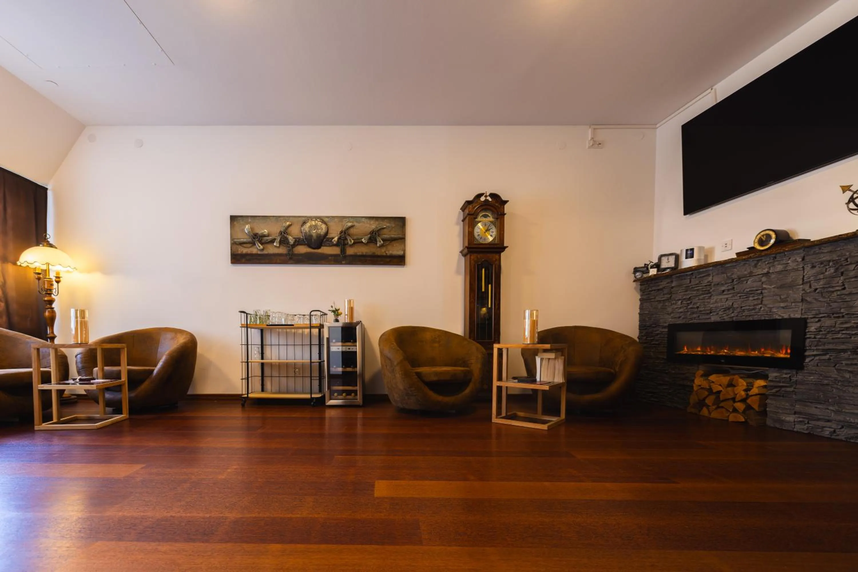 Communal lounge/ TV room in Köln 2020