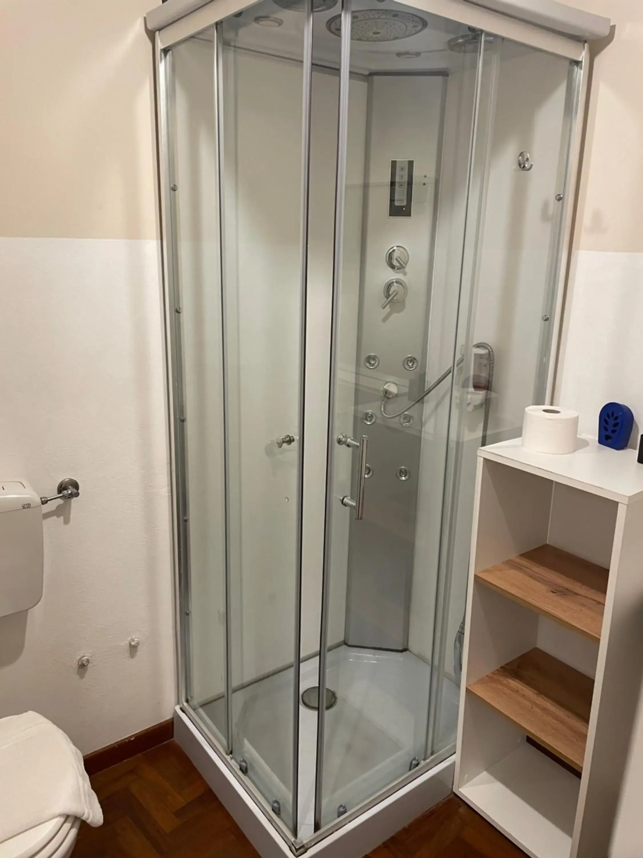 Luxury Triple Room - single occupancy in Villa Mase Luxury Triple Room - single occupancy in Villa Mase