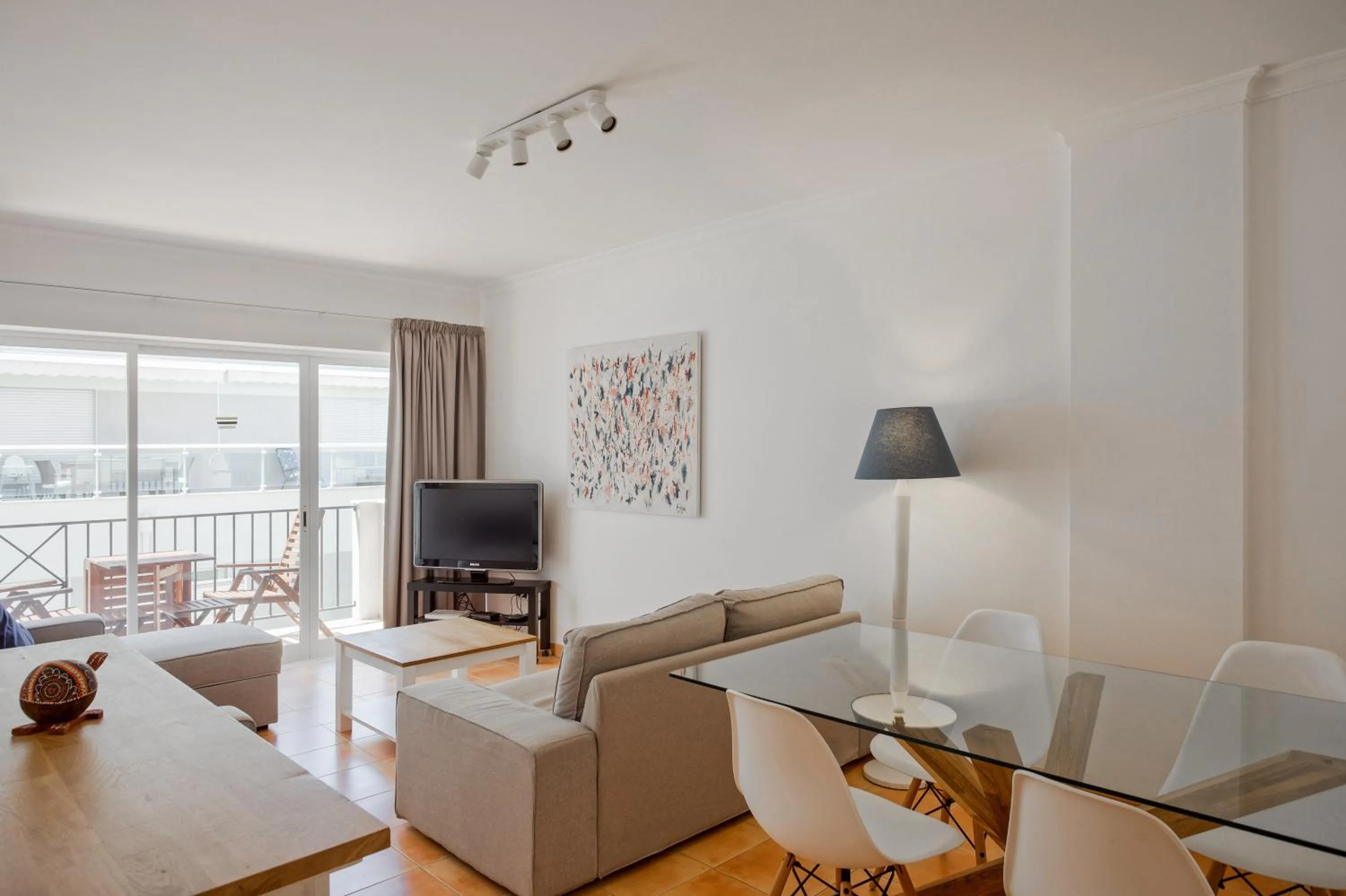 Monte Gordo Beach Flat with Balcony