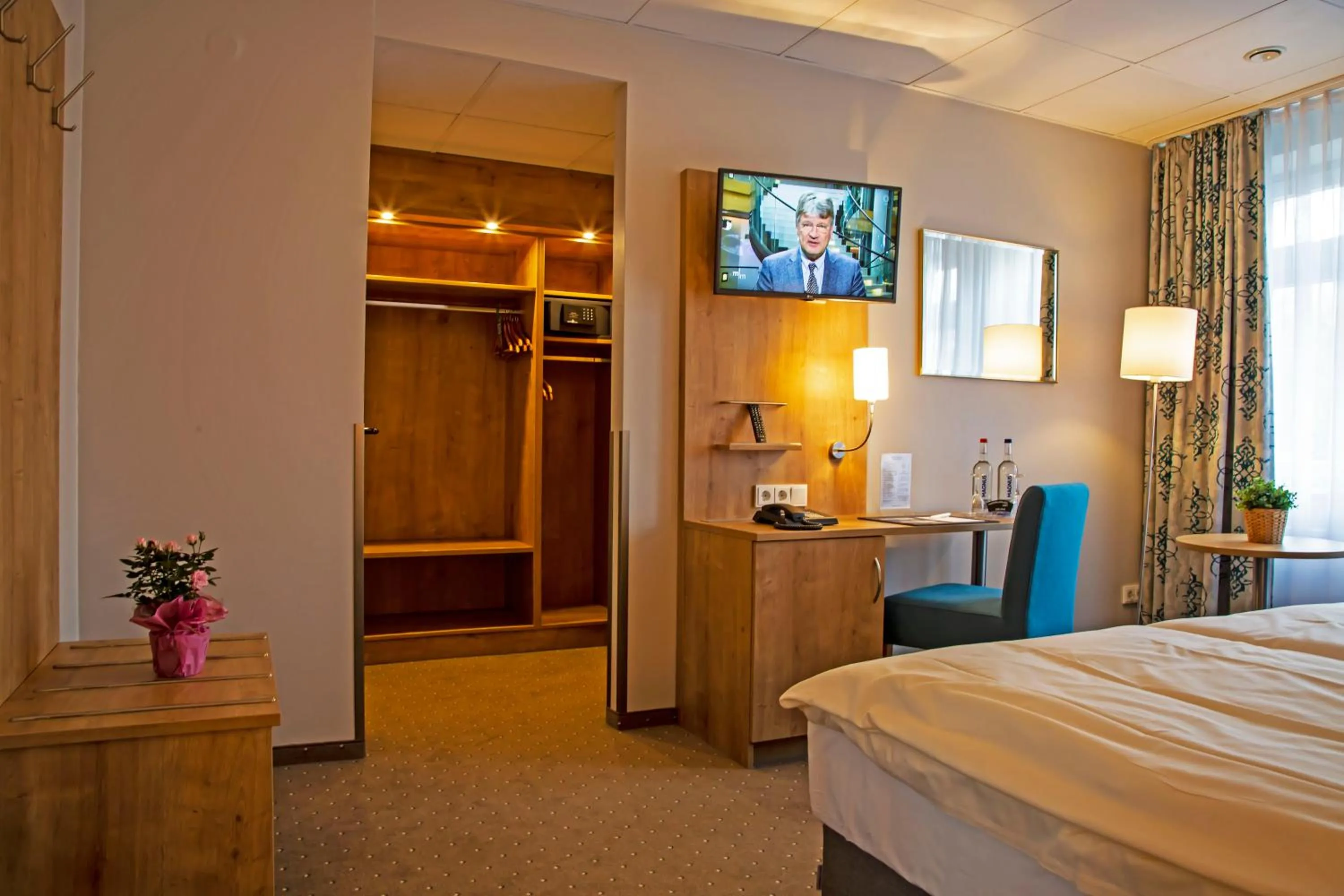 Photo of the whole room, Bed in Hotel Kreuzer