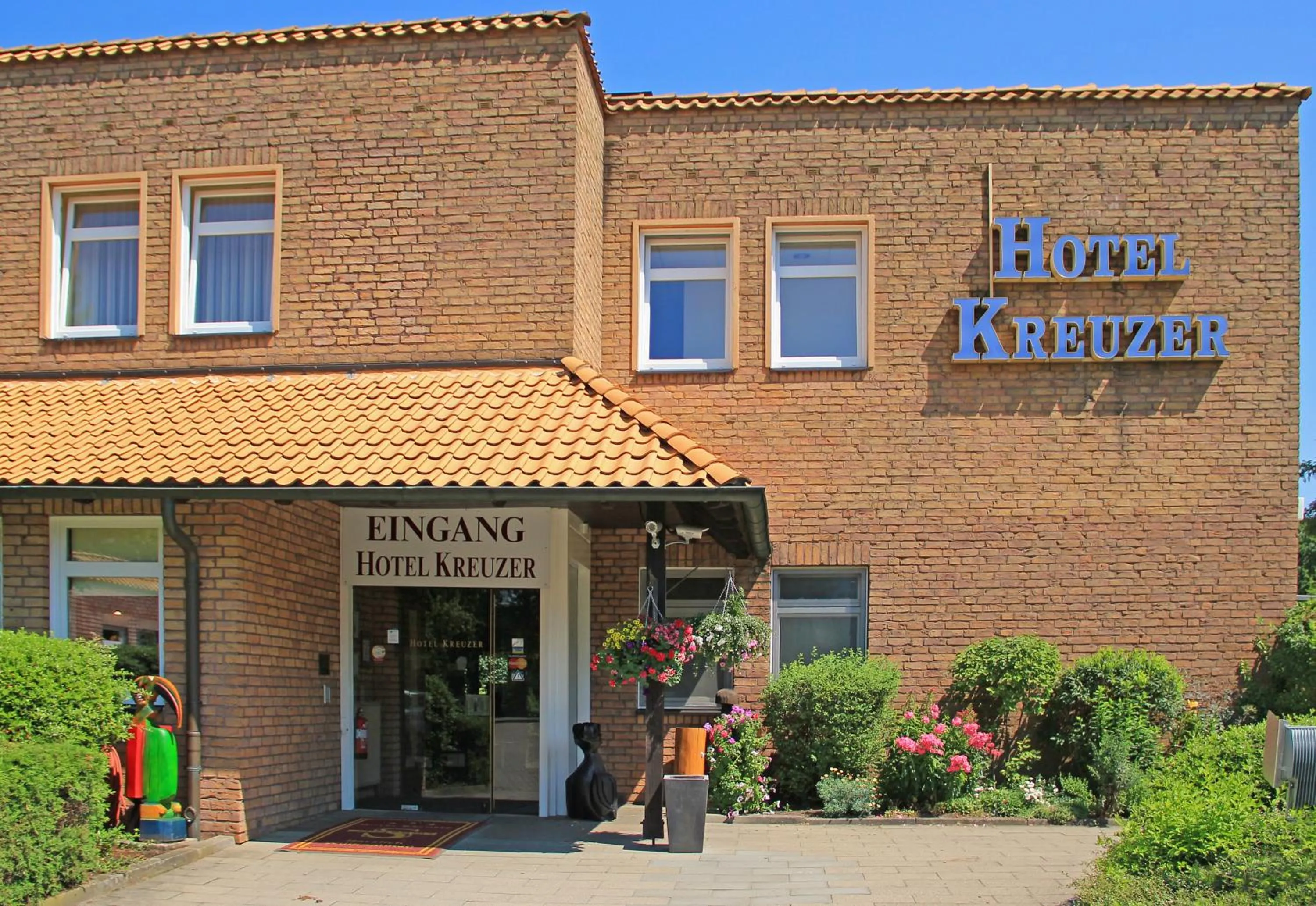 Facade/entrance in Hotel Kreuzer