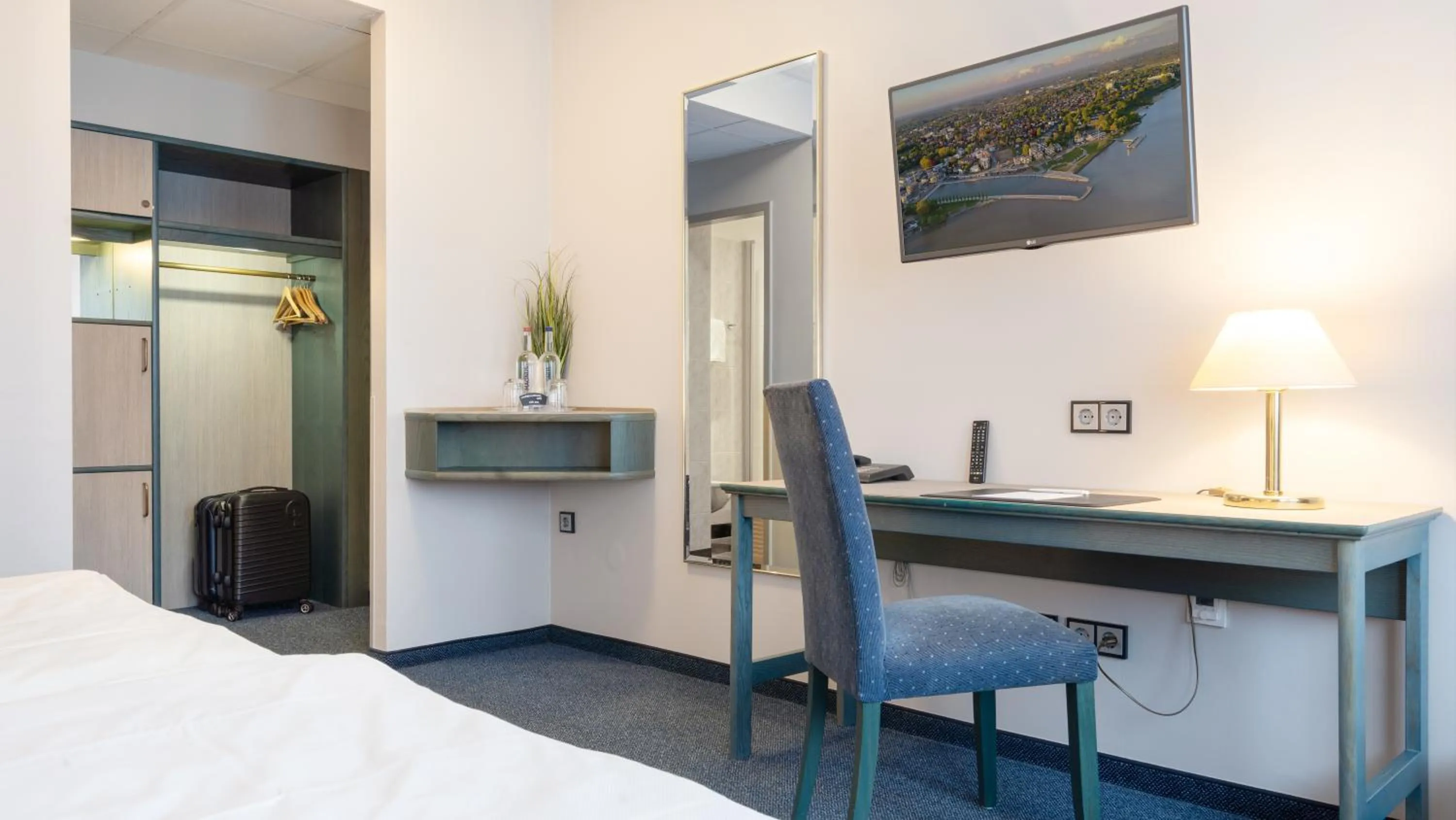 Photo of the whole room, Bed in Hotel Kreuzer