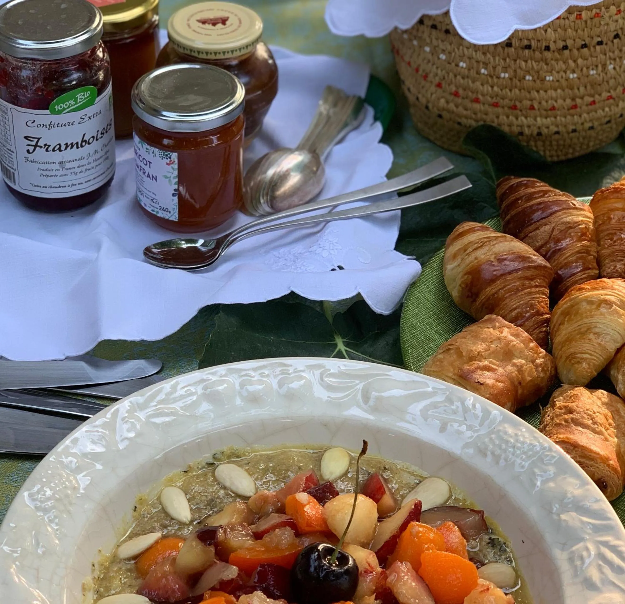 Buffet breakfast in La Melizanne