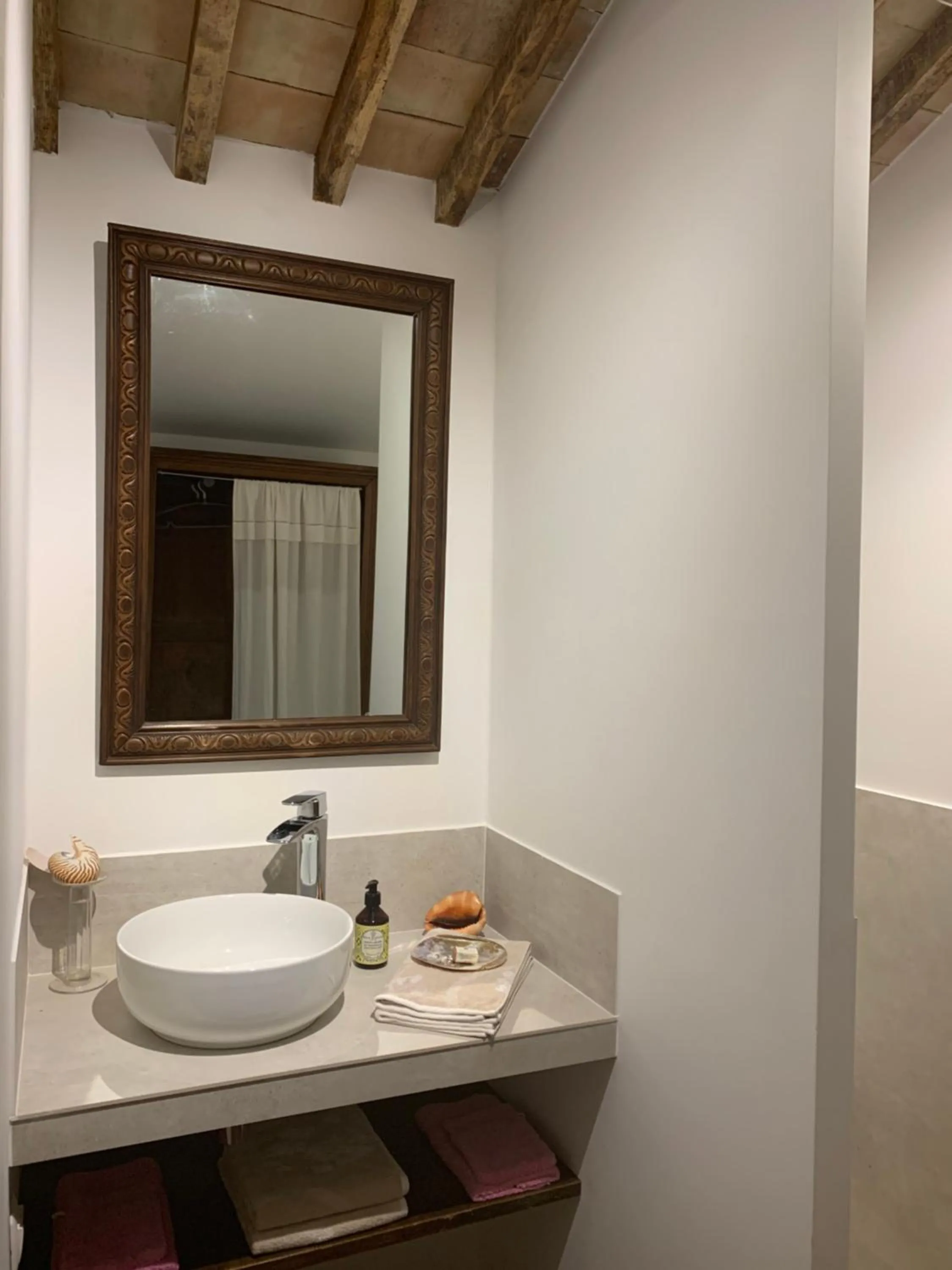 Bathroom in La Melizanne