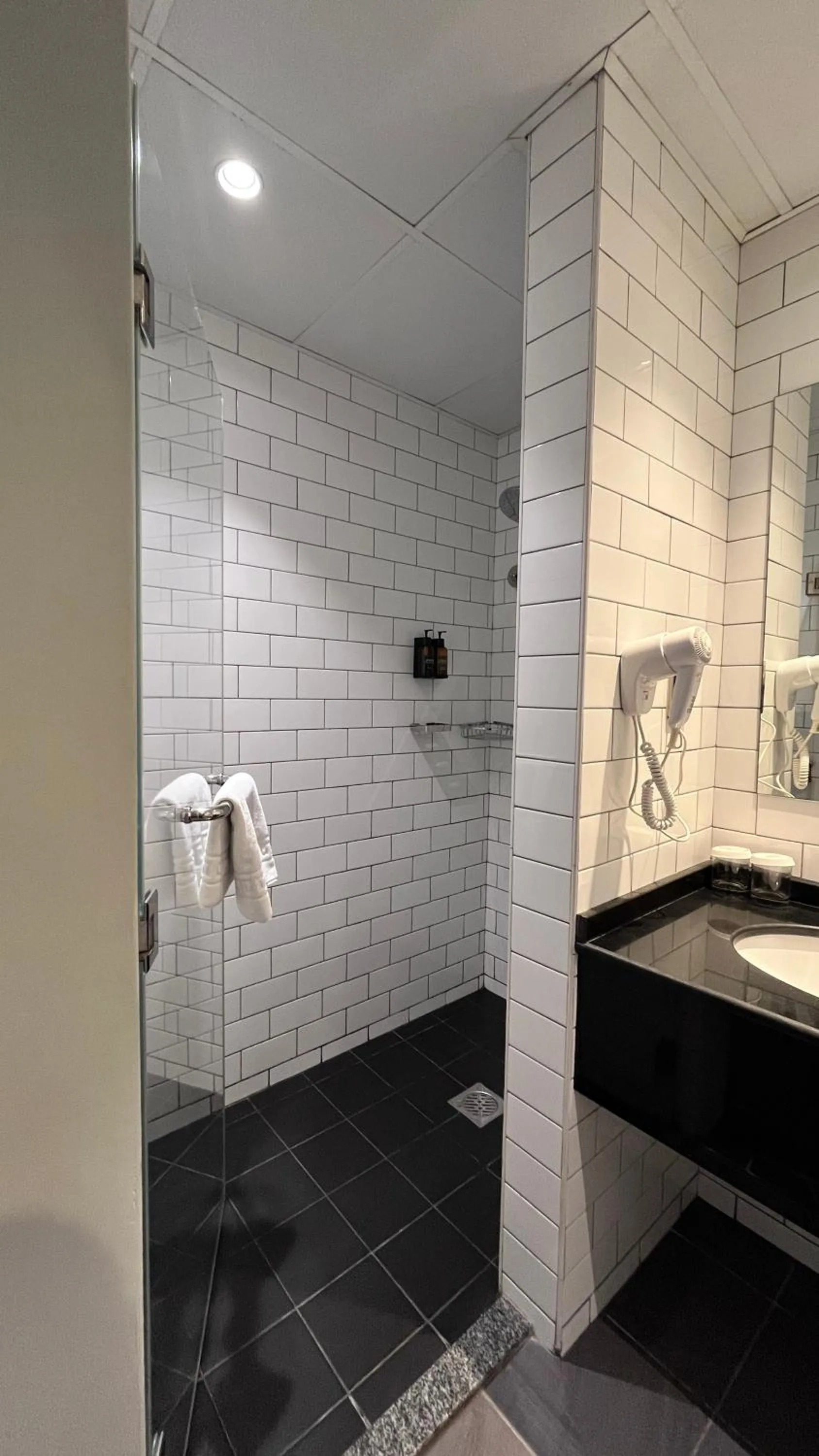 Shower in FORTUNE ATRIUM HOTEL