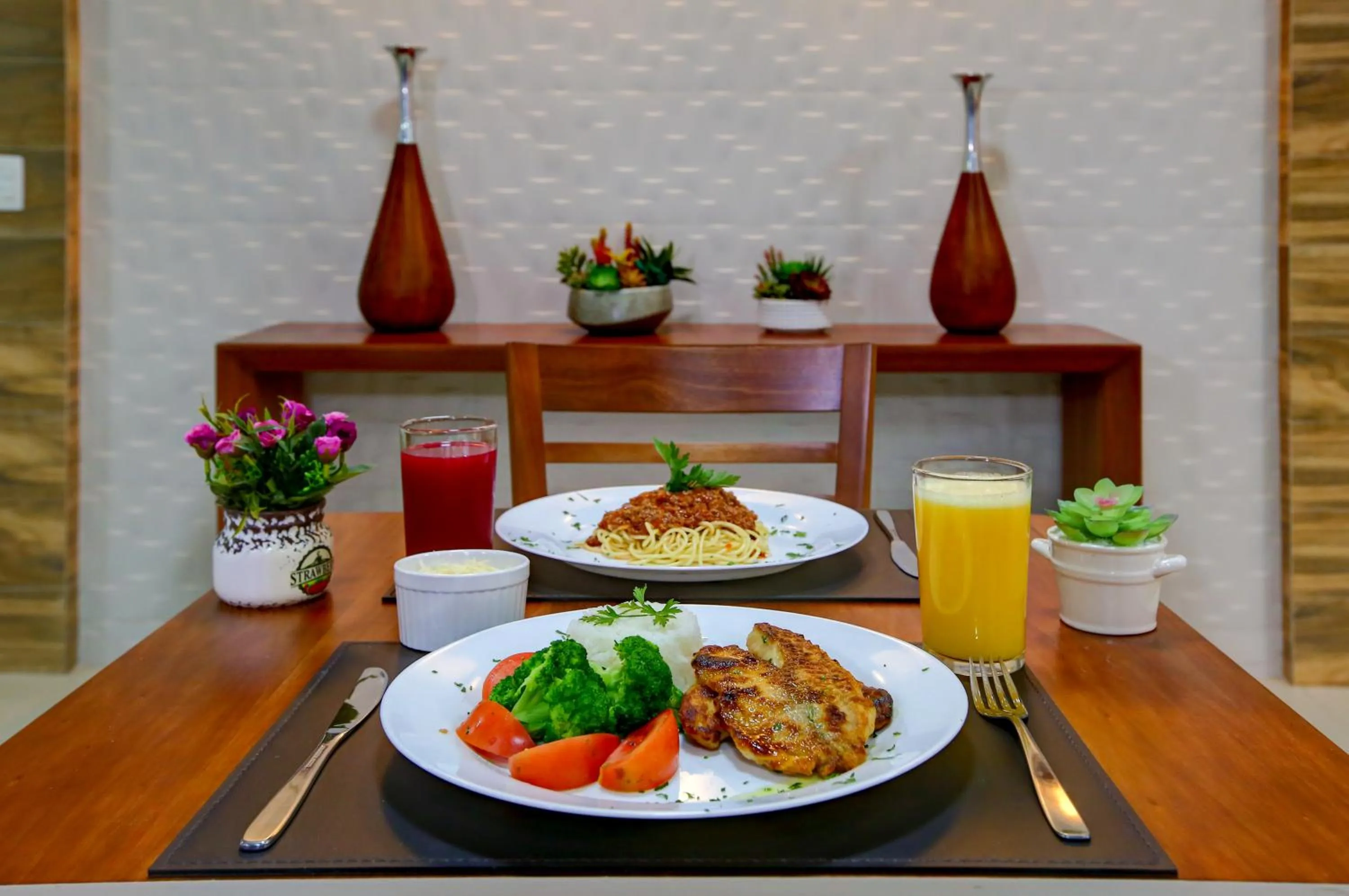 Restaurant/places to eat in Novares Hotel