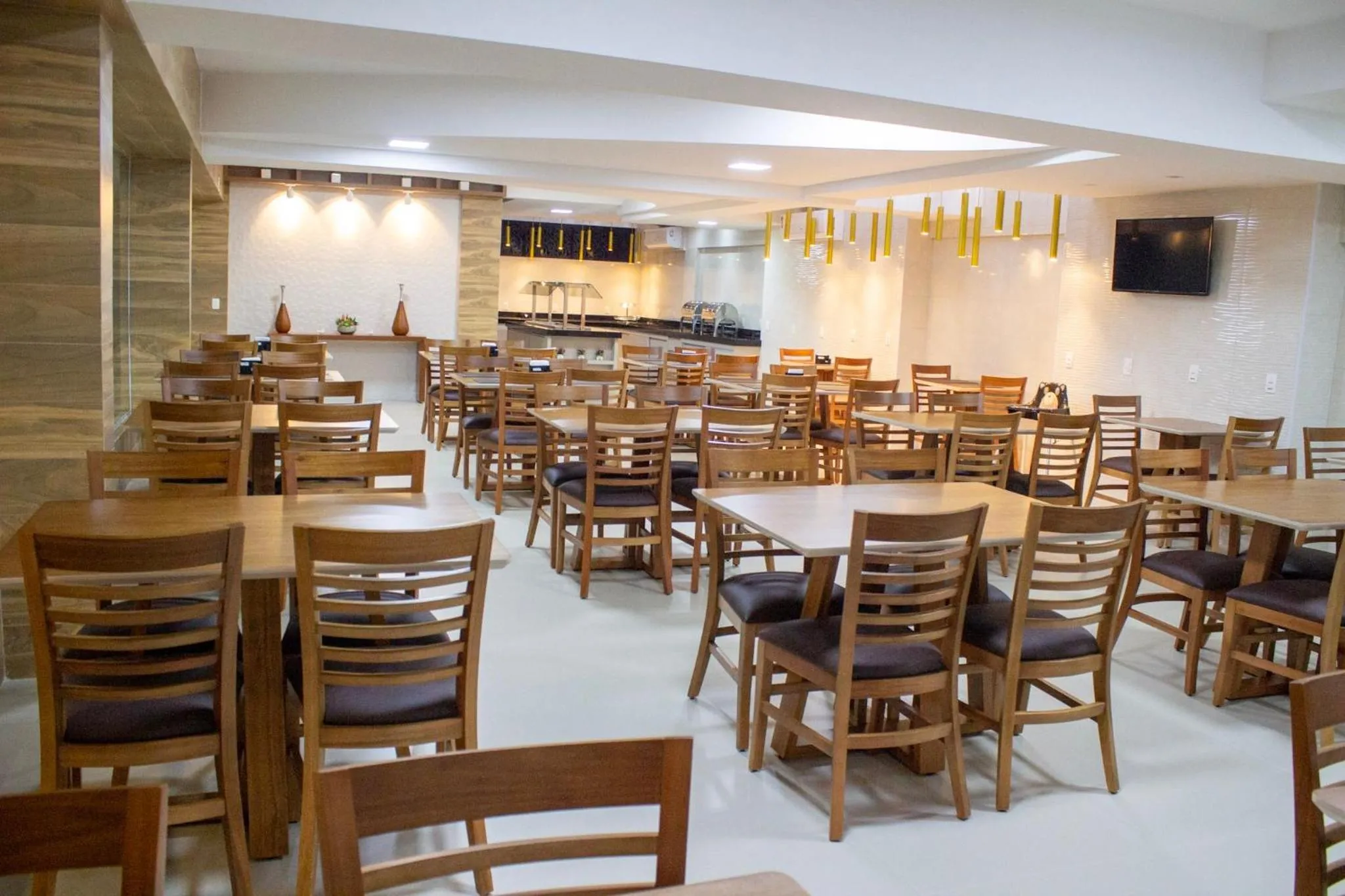 Restaurant/places to eat in Novares Hotel