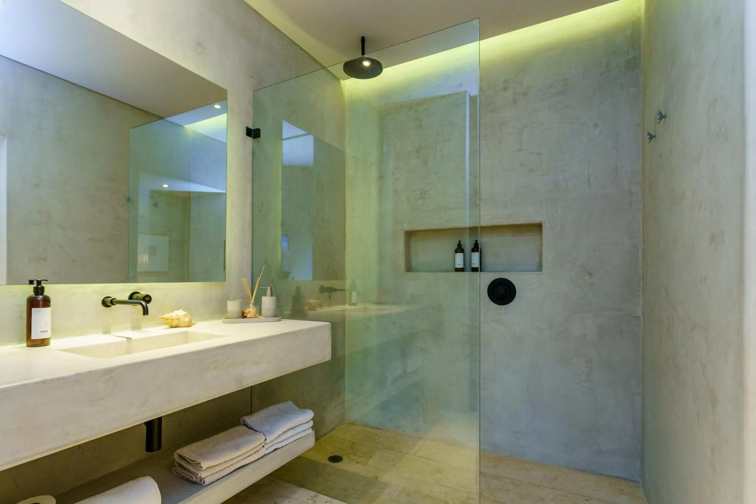 Bathroom in Luxury & Nature Meet Plus a Private Pool & Roof Pool